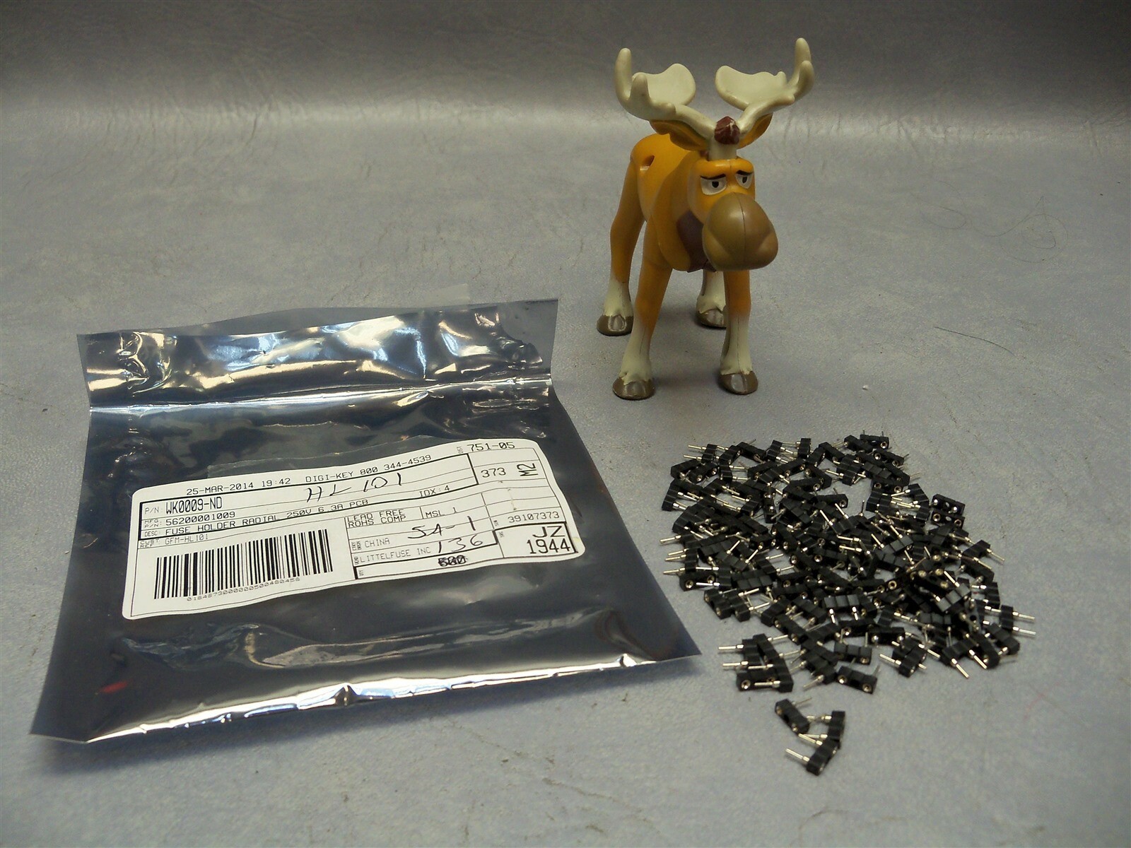 Fuse Holder TR5/TE5 F/HOLDER 56200001009 Littelfuse Radial series 562 Lot of 136