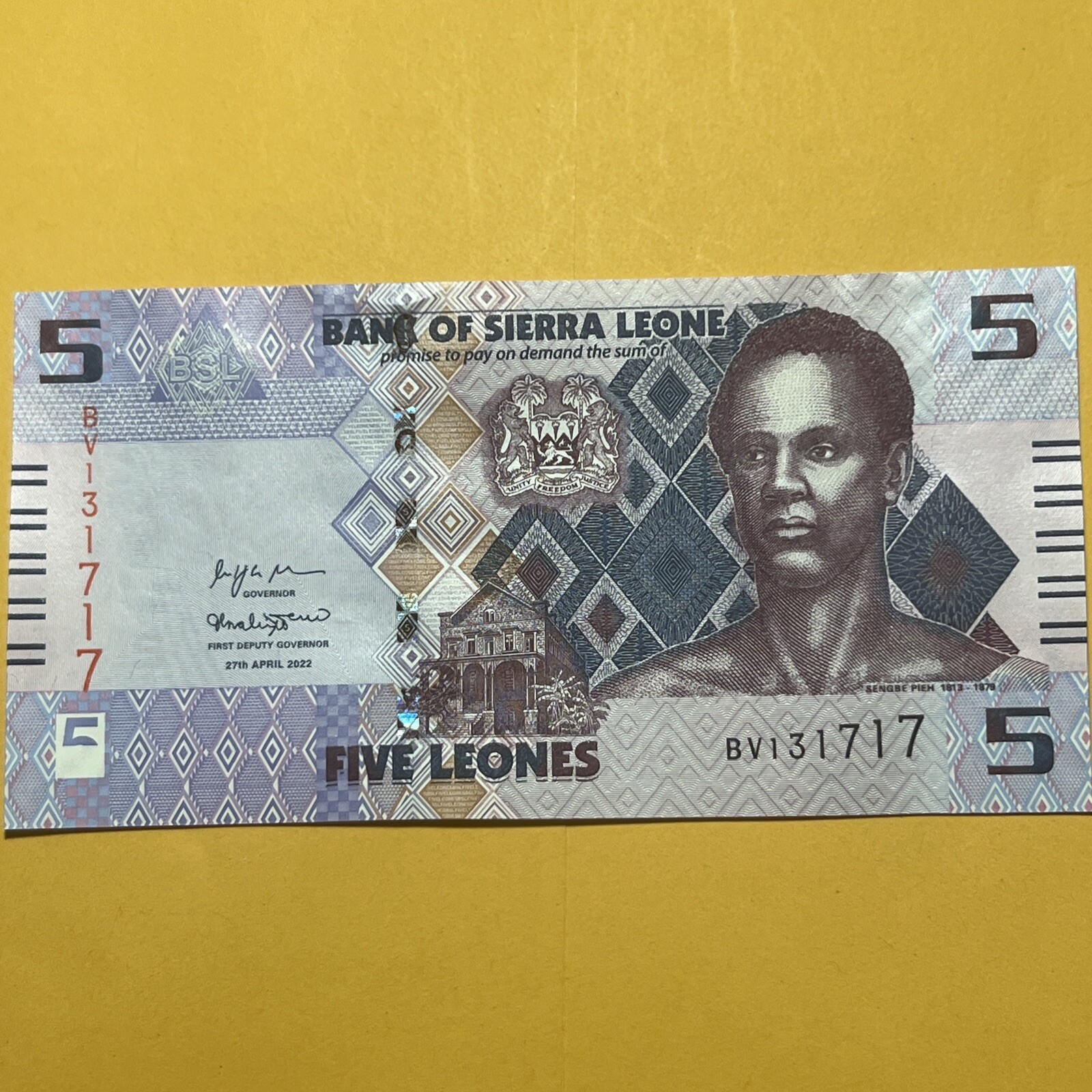 Sierra Leone Five Leone Uncirculated Paper Money -New Issue in 2022 - Small size