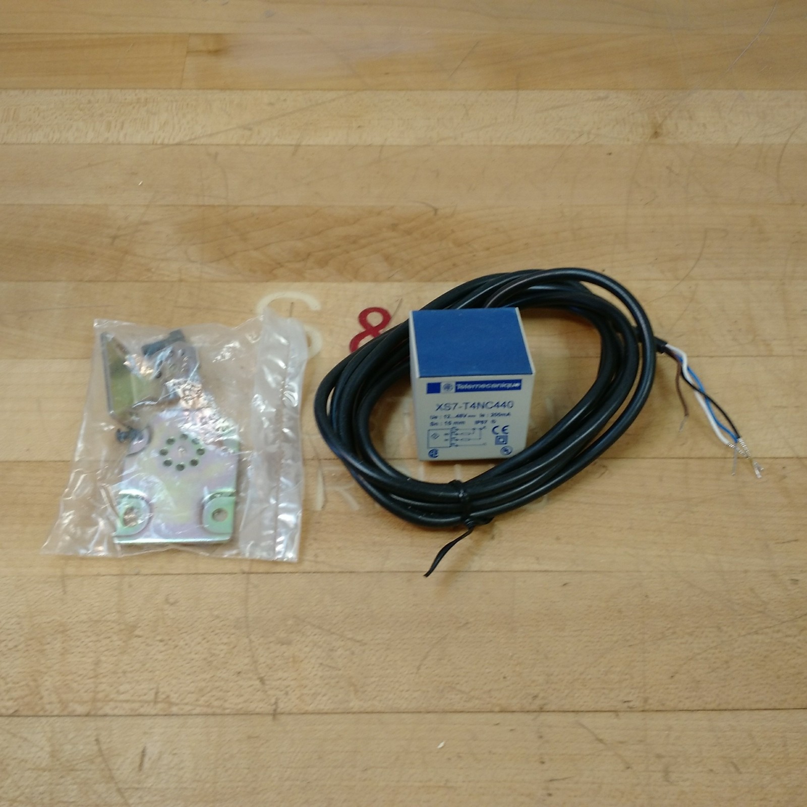 Telemecanique XS7T4NC440 Inductive Proximity Switch, 48V, 200mA - NEW