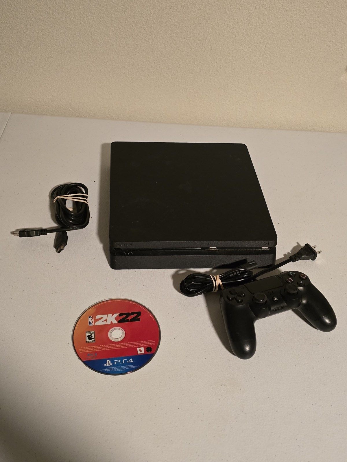 2TB Sony PlayStation 4 PS4 Slim System w/controller & game TESTED AND WORKING!