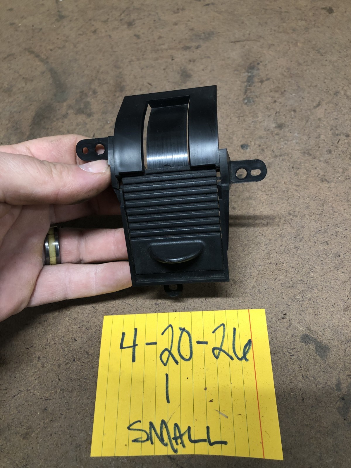 99-04 Ford F250 F350 Super Duty Dash Bezel Power Outlet 12V Point F81b-25046a02