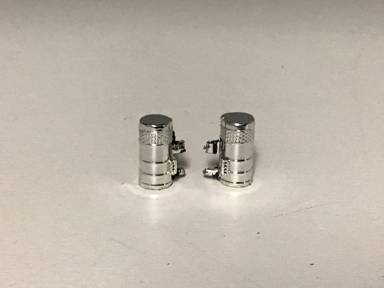 2 DCP 1/64 PETERBILT 379/389 CHROME BREATHERS