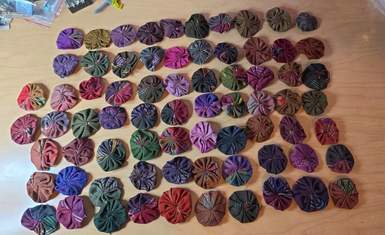 Vntg Sewing 72 Fabric Yo Yos Yoyo 1.25" Jewel Tones Estate 1930s Synthetic Fiber