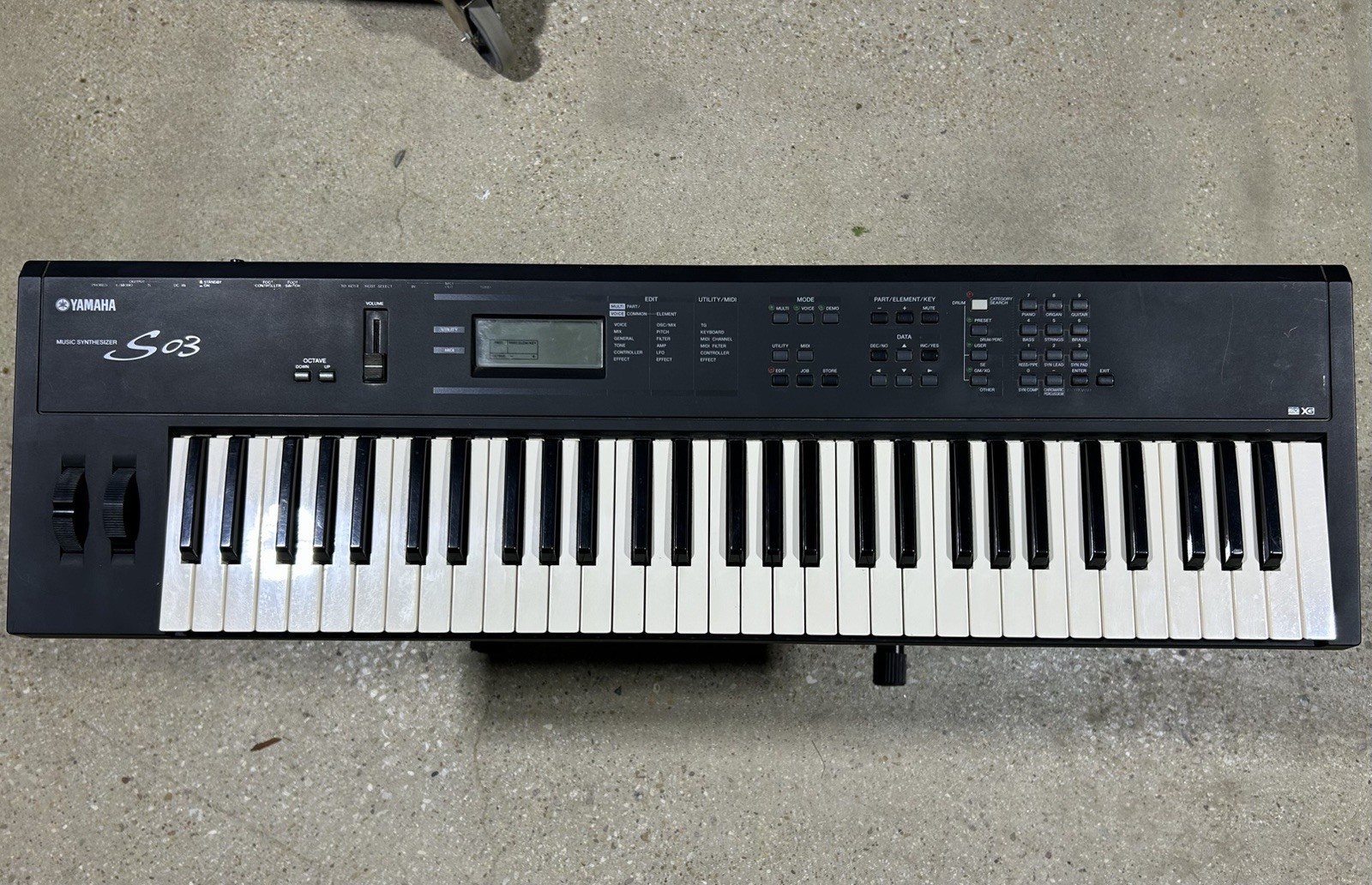 Yamaha Music Synthesizer S03 61 Keys from 2001 - Black