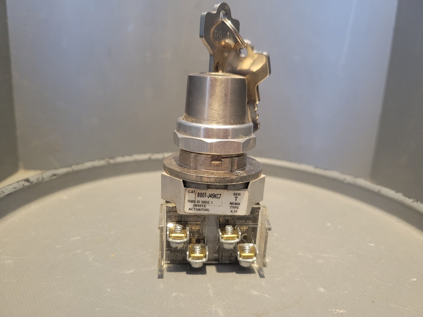 Allen Bradley Keyed Selector Switch, Series T, 800T-J45KC7