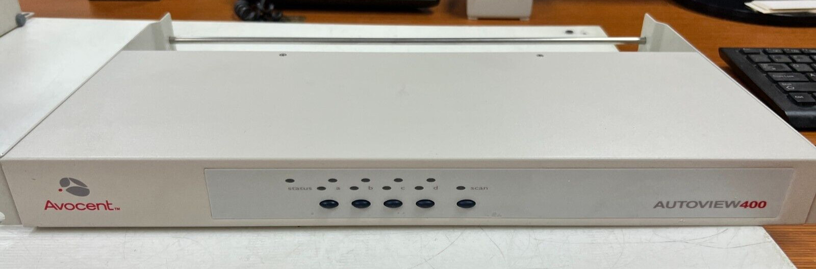 👀 AVOCENT AUTOVIEW 400 4-PORT KVM SWITCH 100-240 VAC 1 AMP 50/60Hz 520-261-003