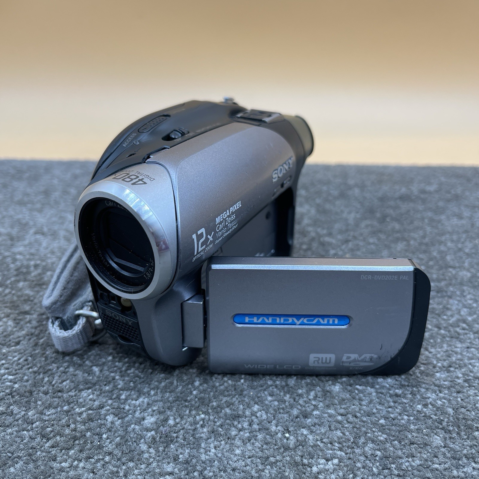 Sony Handycam DCR-DVD202E Handheld DVD Camcorder Silver Tested & Working
