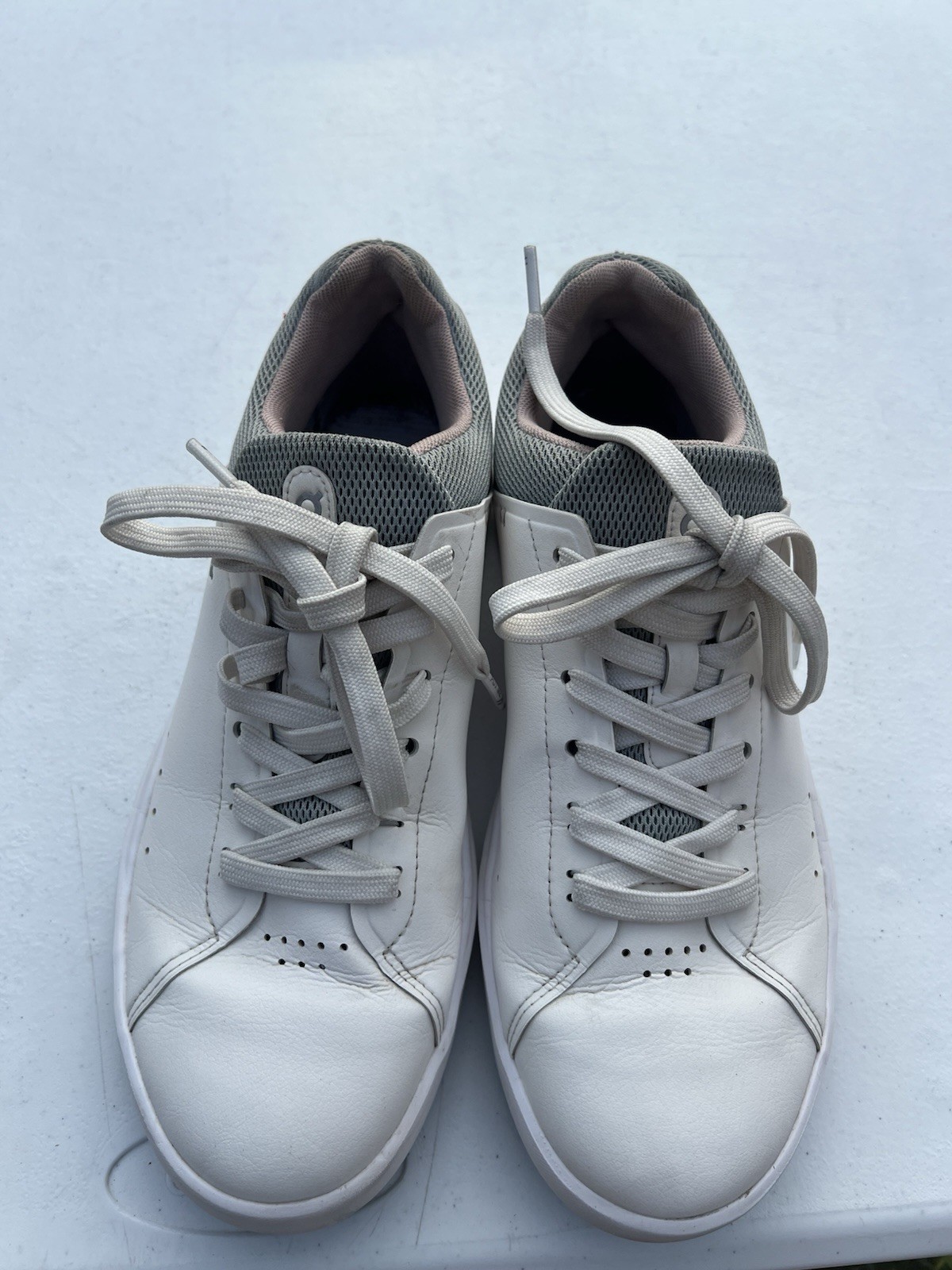 Women’s On Cloud “The Roger” Shoes Size 9