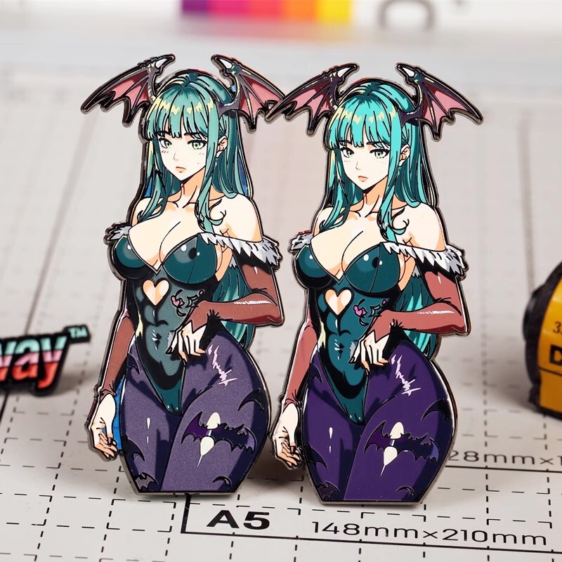 New ！Darkstalkers Vampire Morrigan Aensland Glow in the Dark Metal Pin Badge