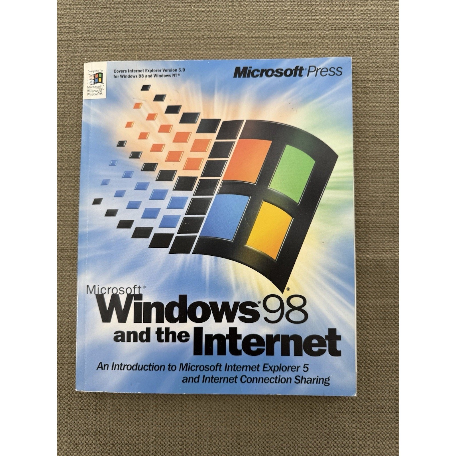 Vintage Microsoft Windows 98 and the Internet Guide Book 1998 Manual PC Computer