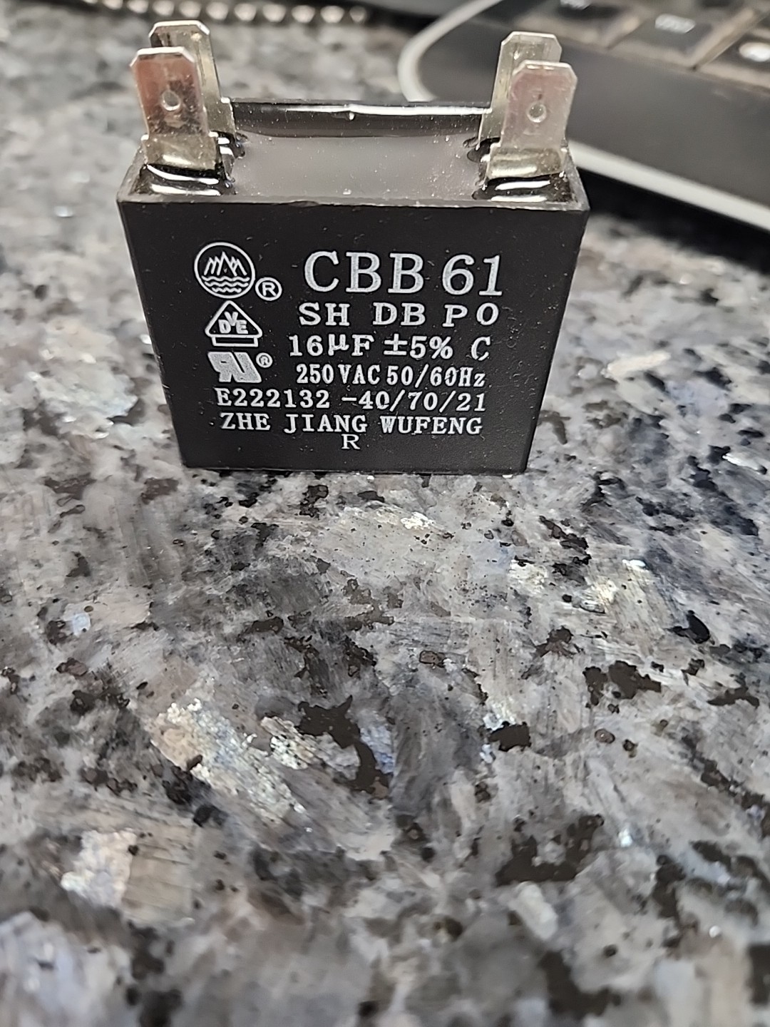 NEW CBB61 E222132 Capacitor 16uf 250V 50/60HZ