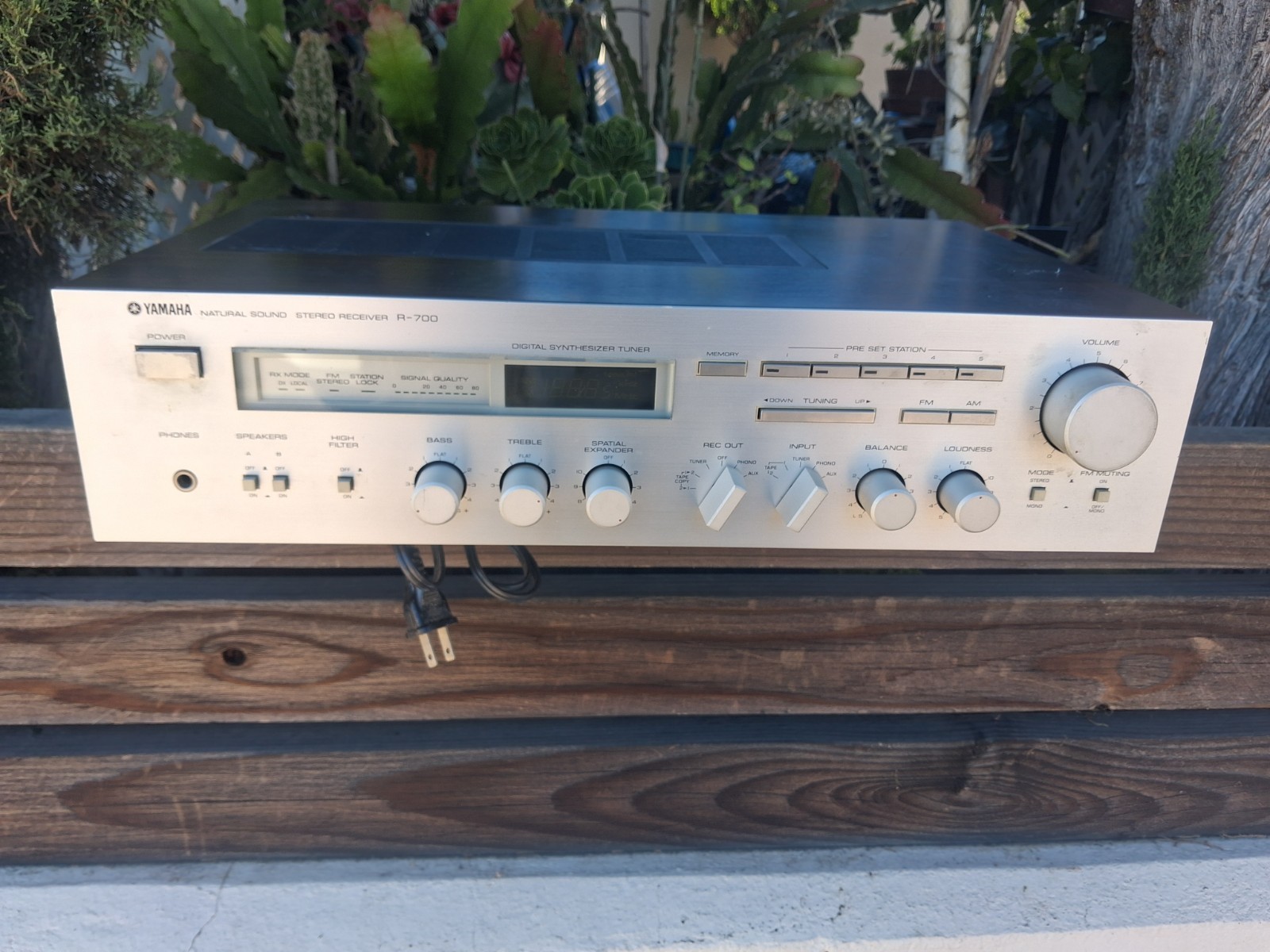 Vintage Yamaha R-700 Natural Sound Stereo Receiver Serviced Works Tested Video