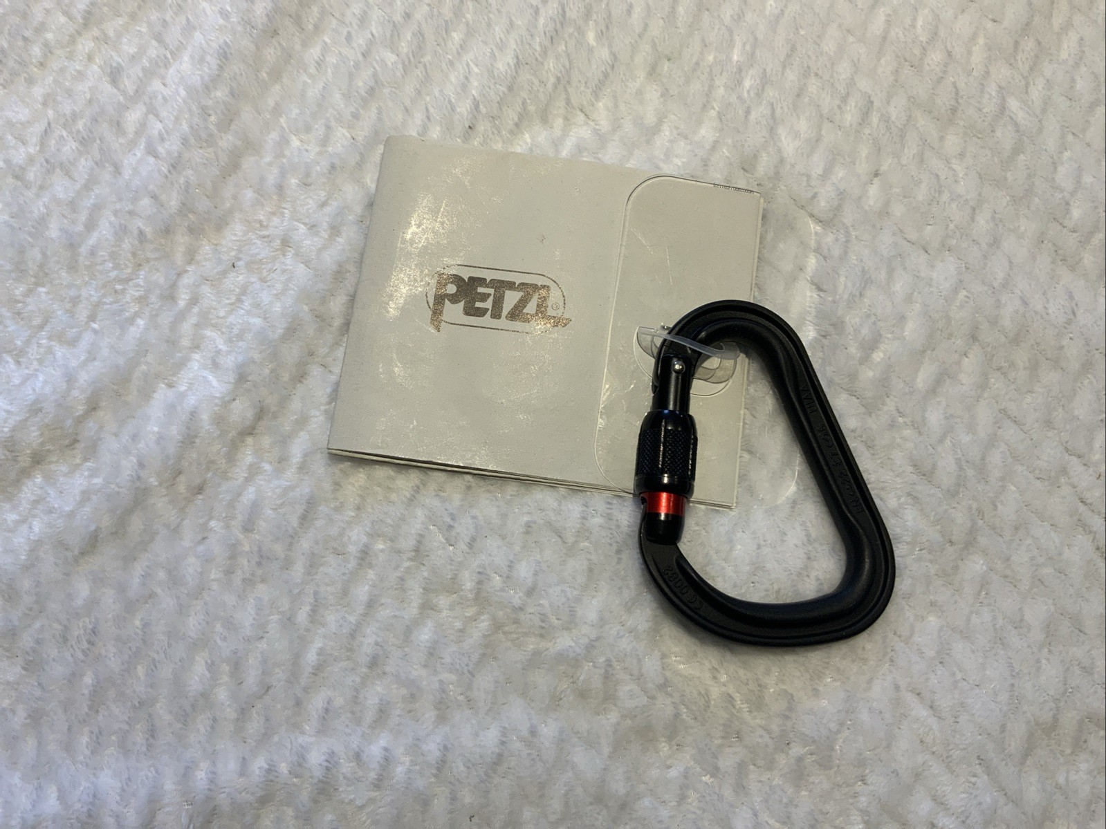 Petzl Locking Carabiner Attaché Screw Lock Black M38A SLN