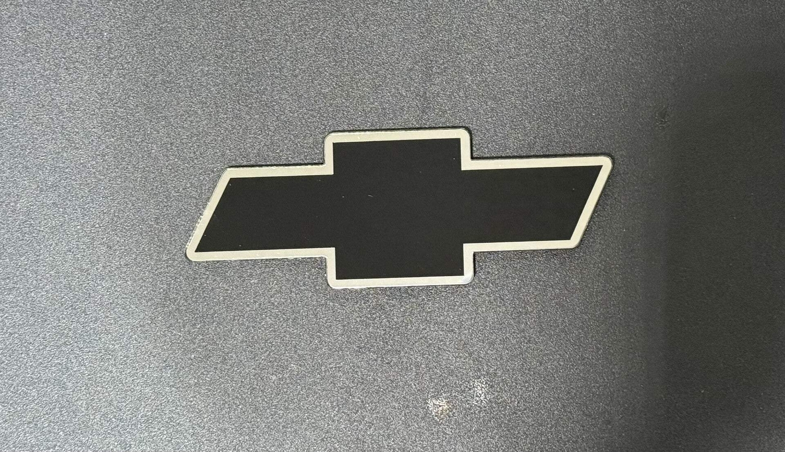 1998 - 2004 Chevrolet S10 2ND GEN Front Bowtie Emblem S10 bow tie Chrome & Black