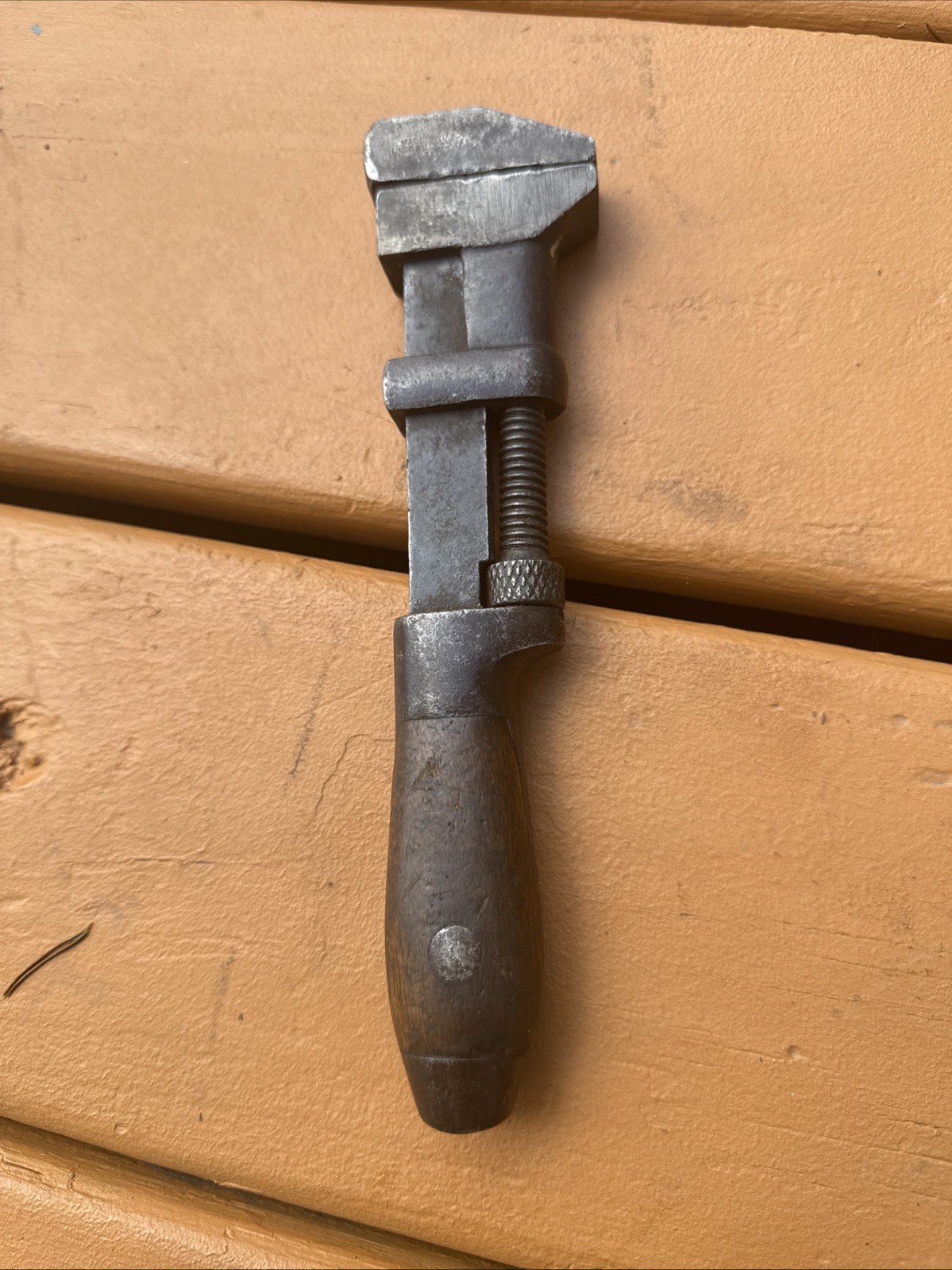 ANTIQUE L. COES WRENCH CO. 8 1/2” MONKEY PIPE WRENCH WOOD HANDLE WORCESTER MASS