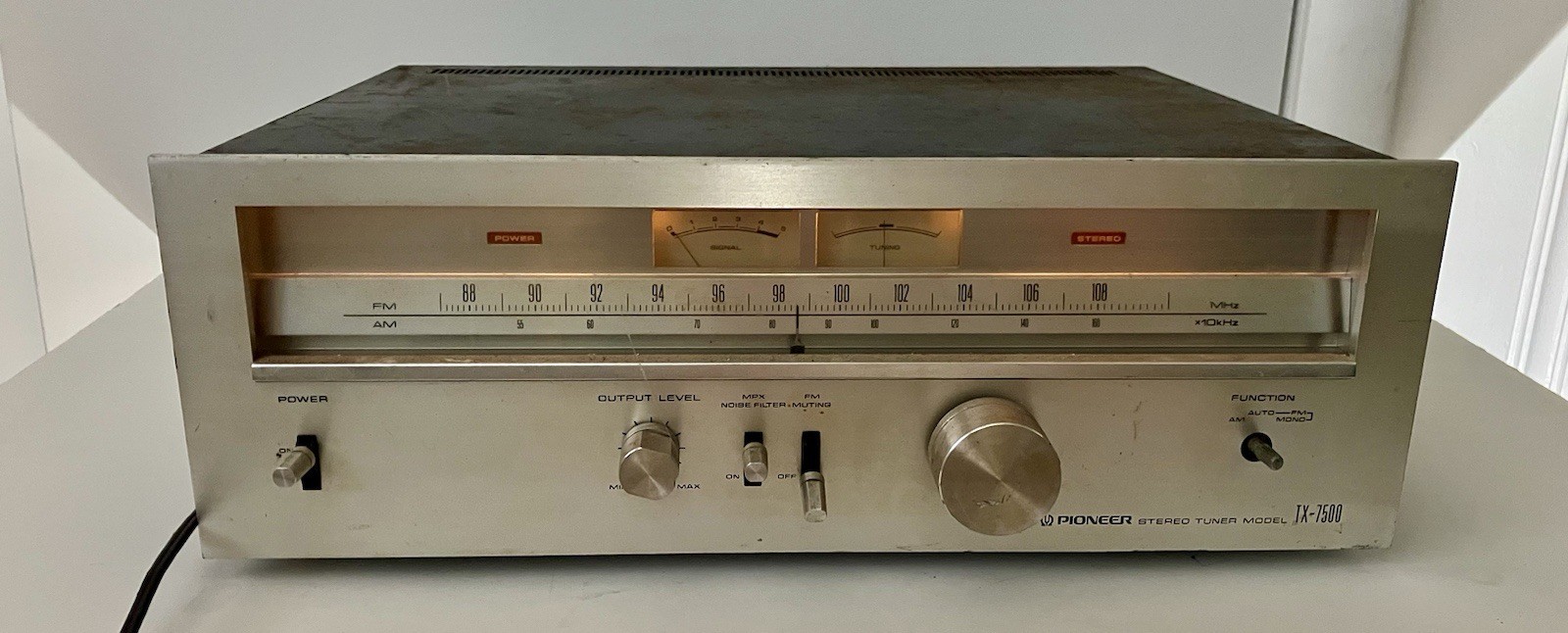 Vintage Pioneer TX-7500 AM/FM Stereo Tuner Silver Face Powers On w/ Manual