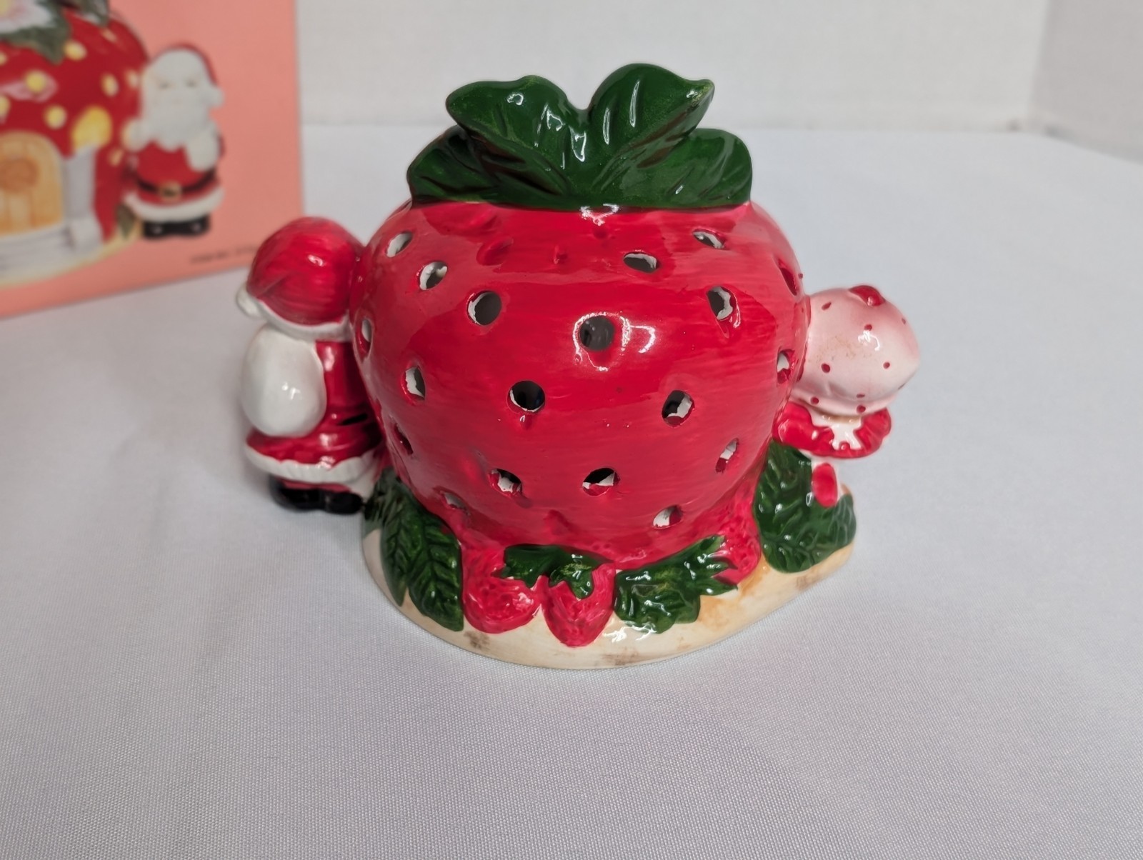 Vintage Santa Visits Strawberry Shortcake Lighted Ceramic House 1980 Read