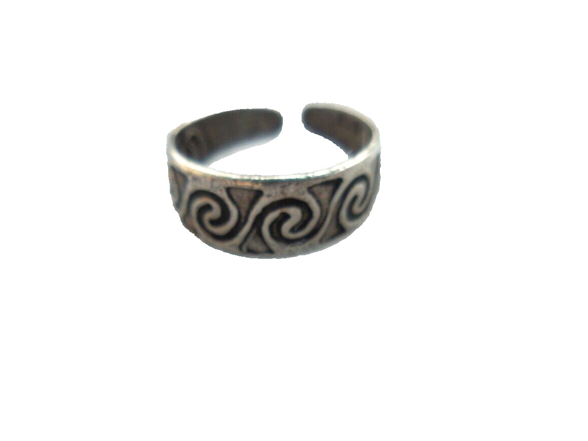 Celtic theme Silver Toe Ring, Scroll pattern