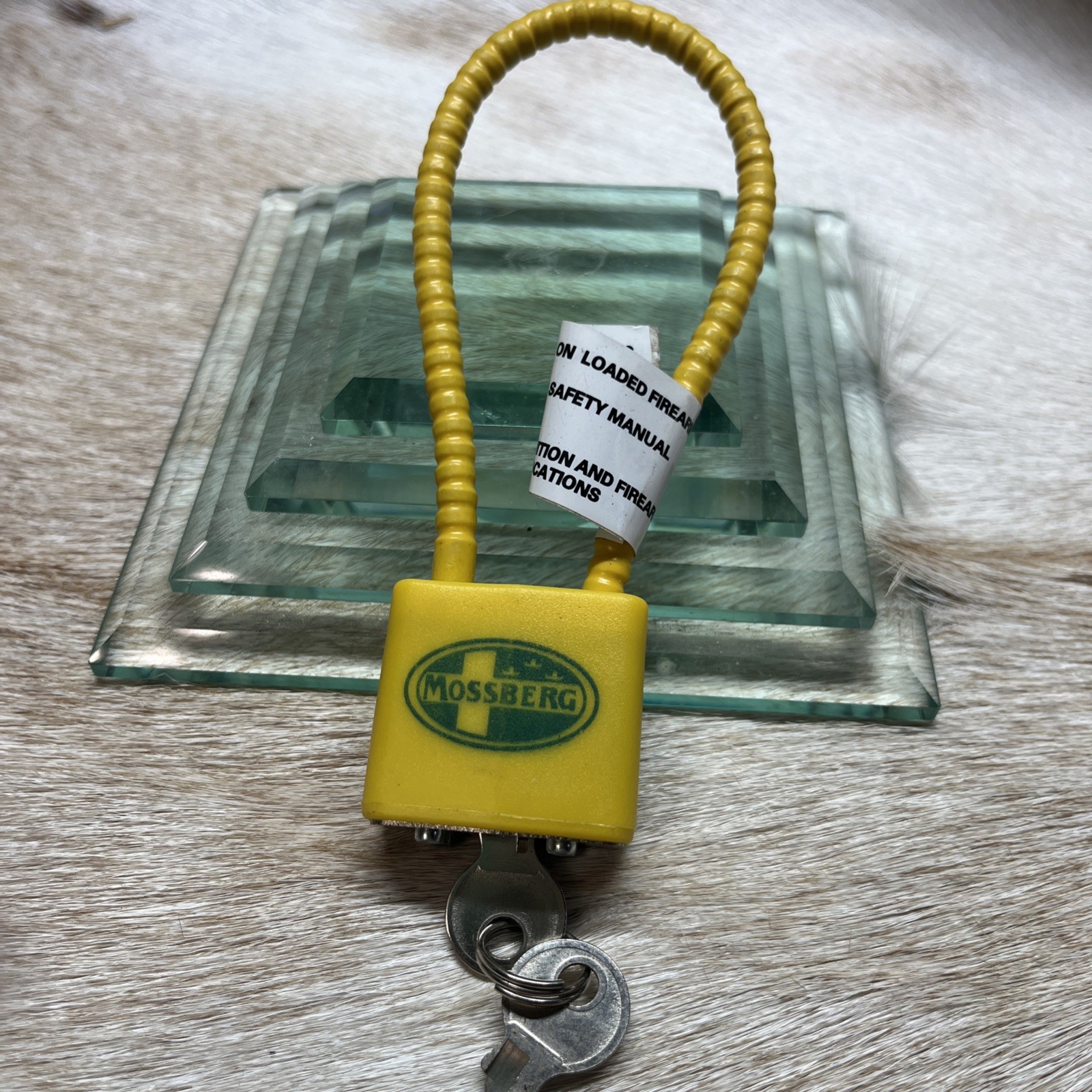 Mossberg Firearm Safety Gun Lock w/2 Keys Yellow Cable New