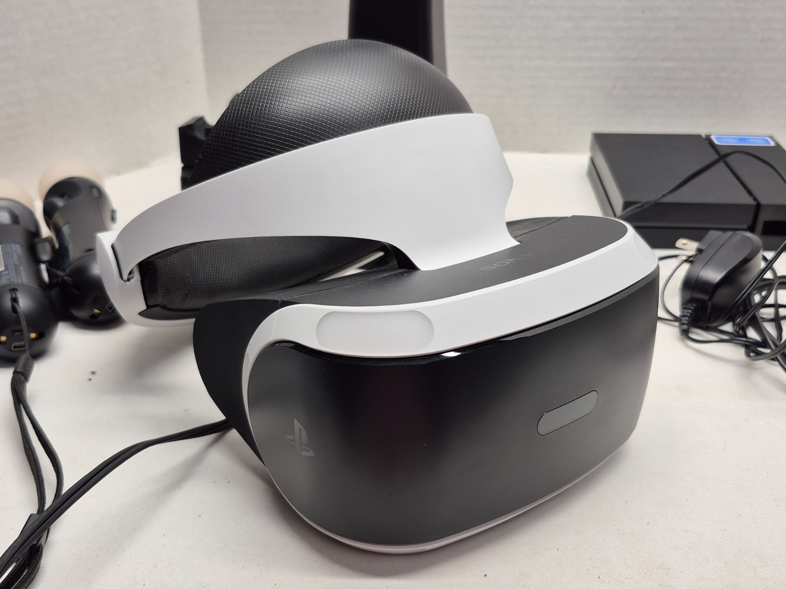 Sony Playstation VR Virtual Reality Headset Motion Controller Camera Charger PS4
