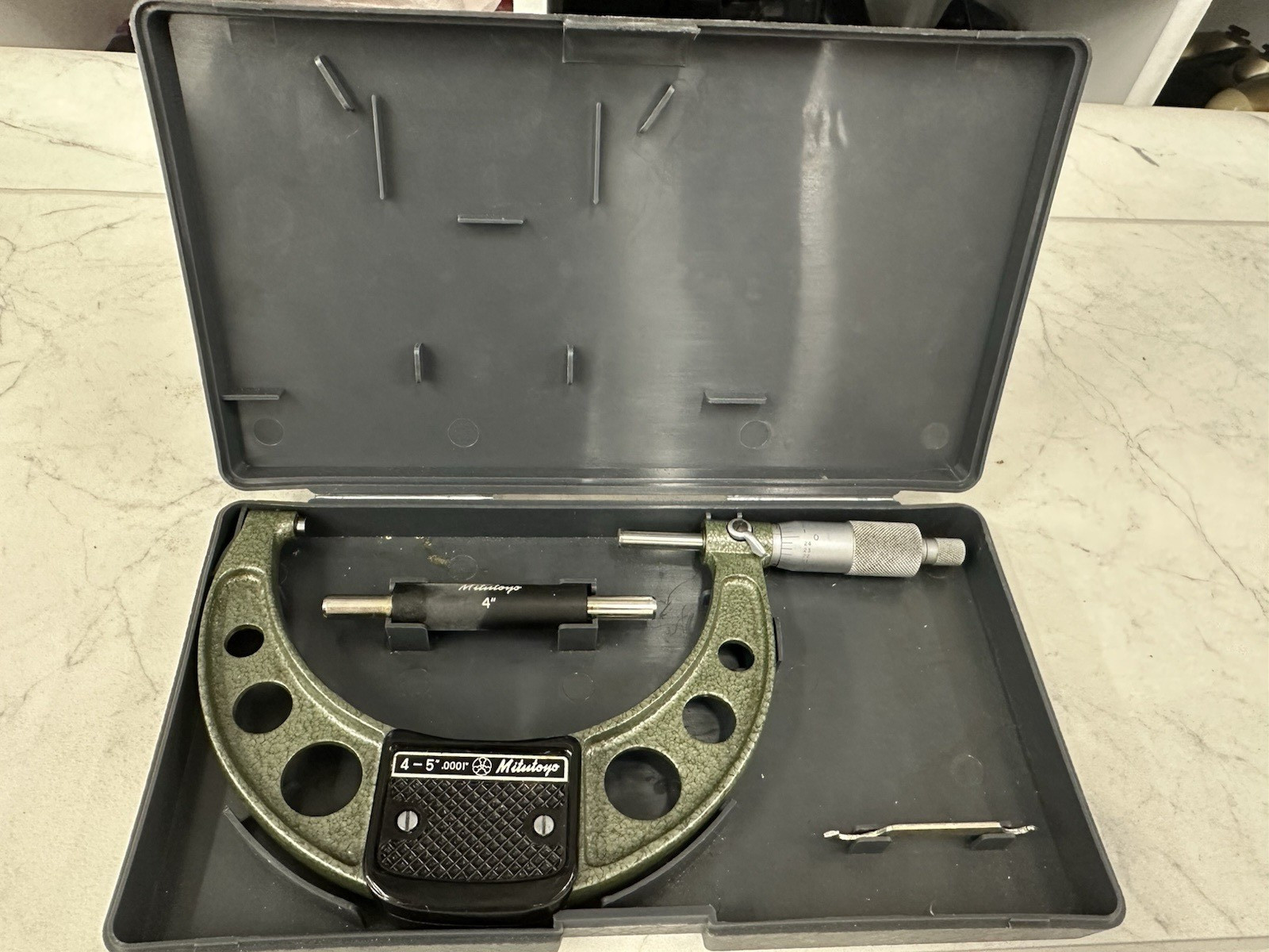MITUTOYO OUTSIDE MICROMETER IN CASE