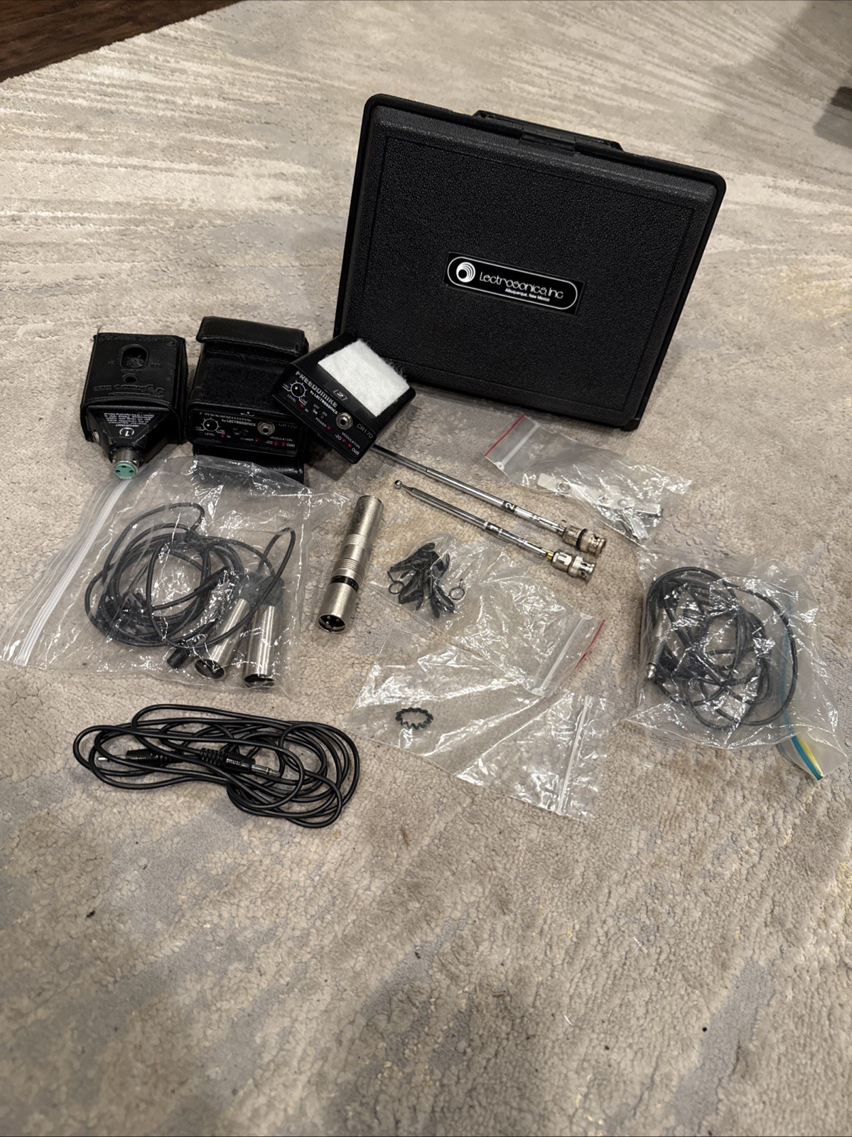 LECTROSONICS CR170 MINI VHF FREEDOMIKE RECEIVER & M170 BELT PACK TRANSMITTER +