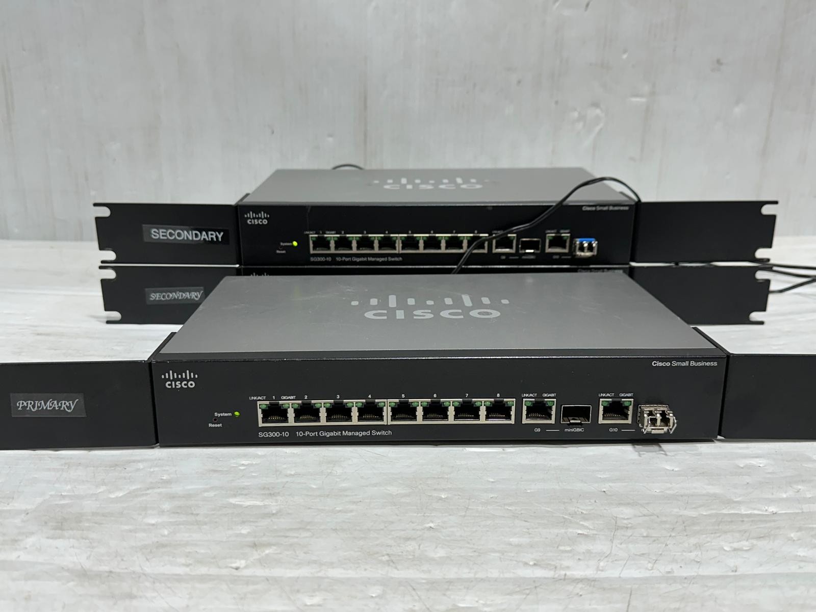 Cisco SG300-10 Managed Switch #4152 (One)THS