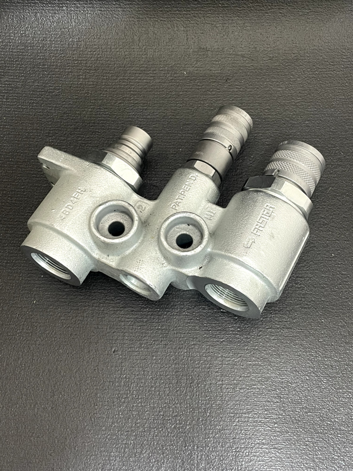 Compatible w Case #47396759 Faster 4BD4FH Hydraulic flat face Manifold no inlets