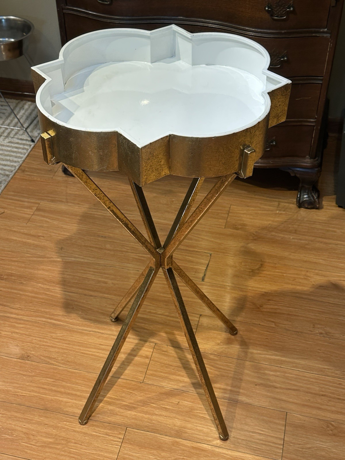 FirsTime & Co.® Quatrefoil Tray Side Table, Round, White/Satin Gold 32" Tall