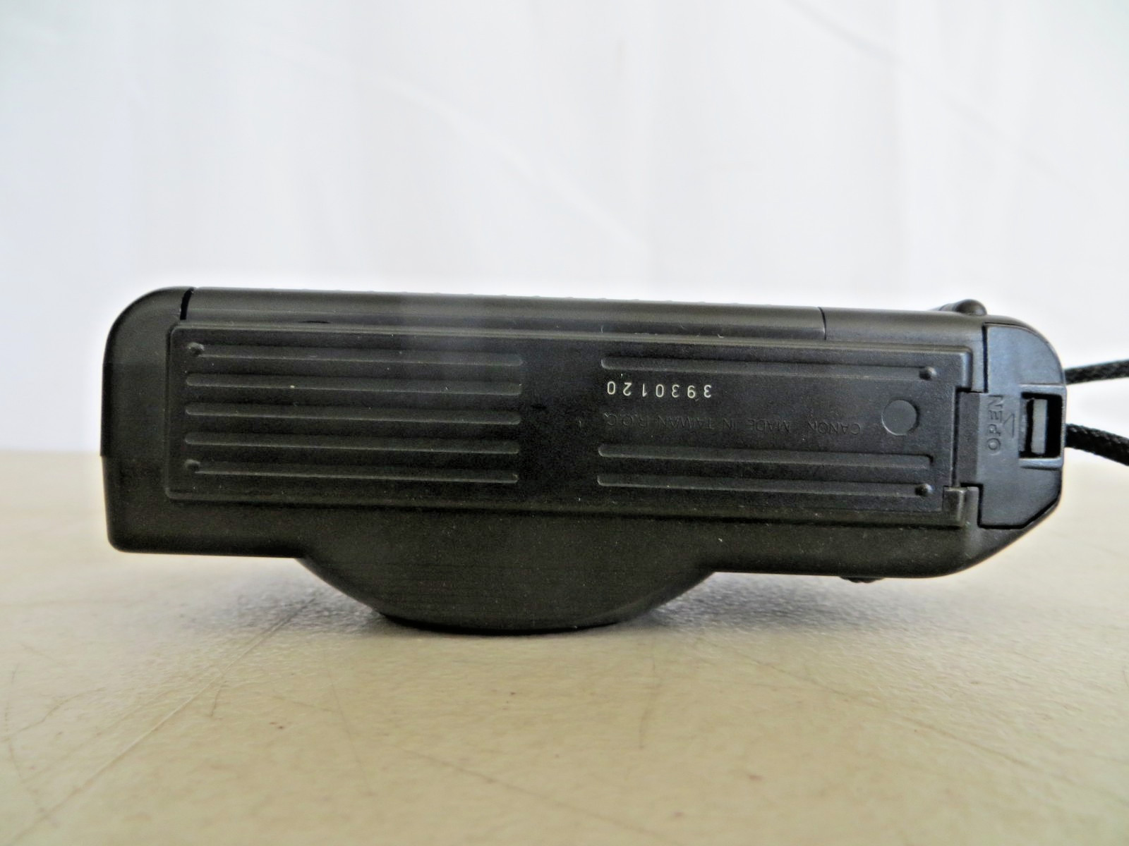 Canon Snappy S 35mm Point & Shoot Fully Automatic Camera W/Flash Black Tested
