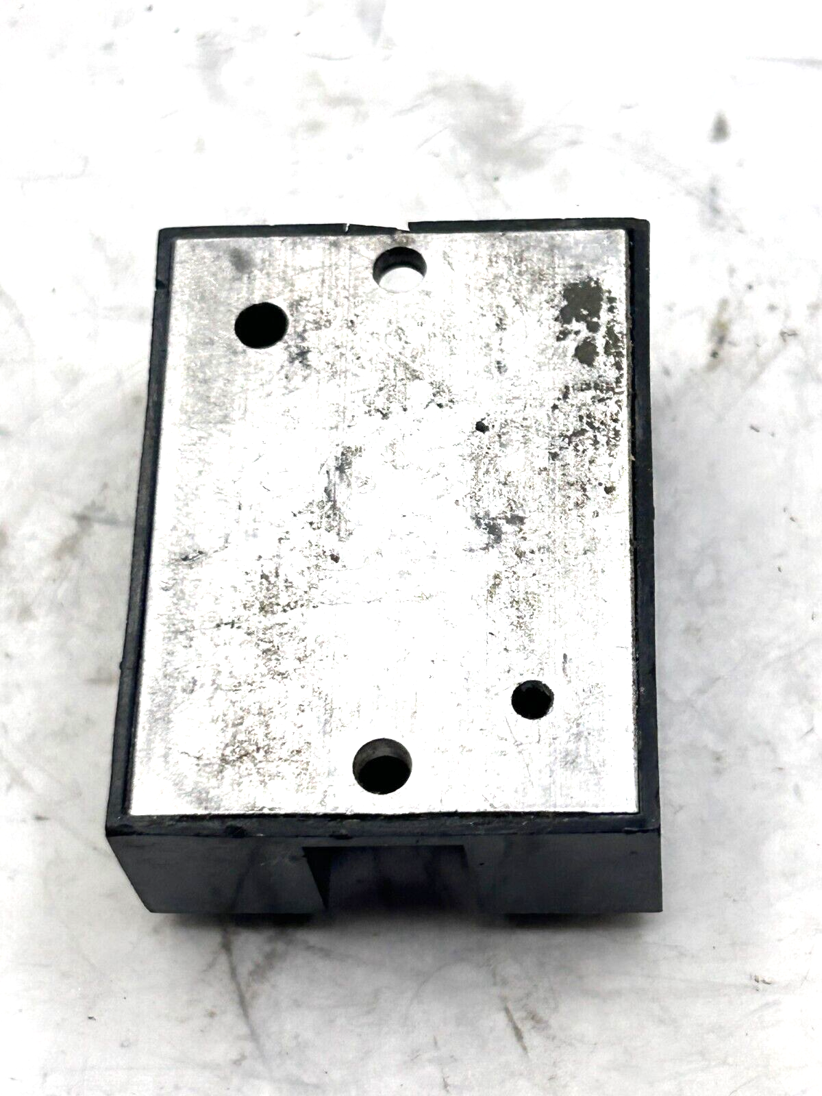 IKUND ELEC-TROL,ING. SOLID STATE RELAY MODEL SU 11024 Pre-owned