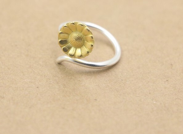 Gold daisy toe ring-SALE CLEARANCE