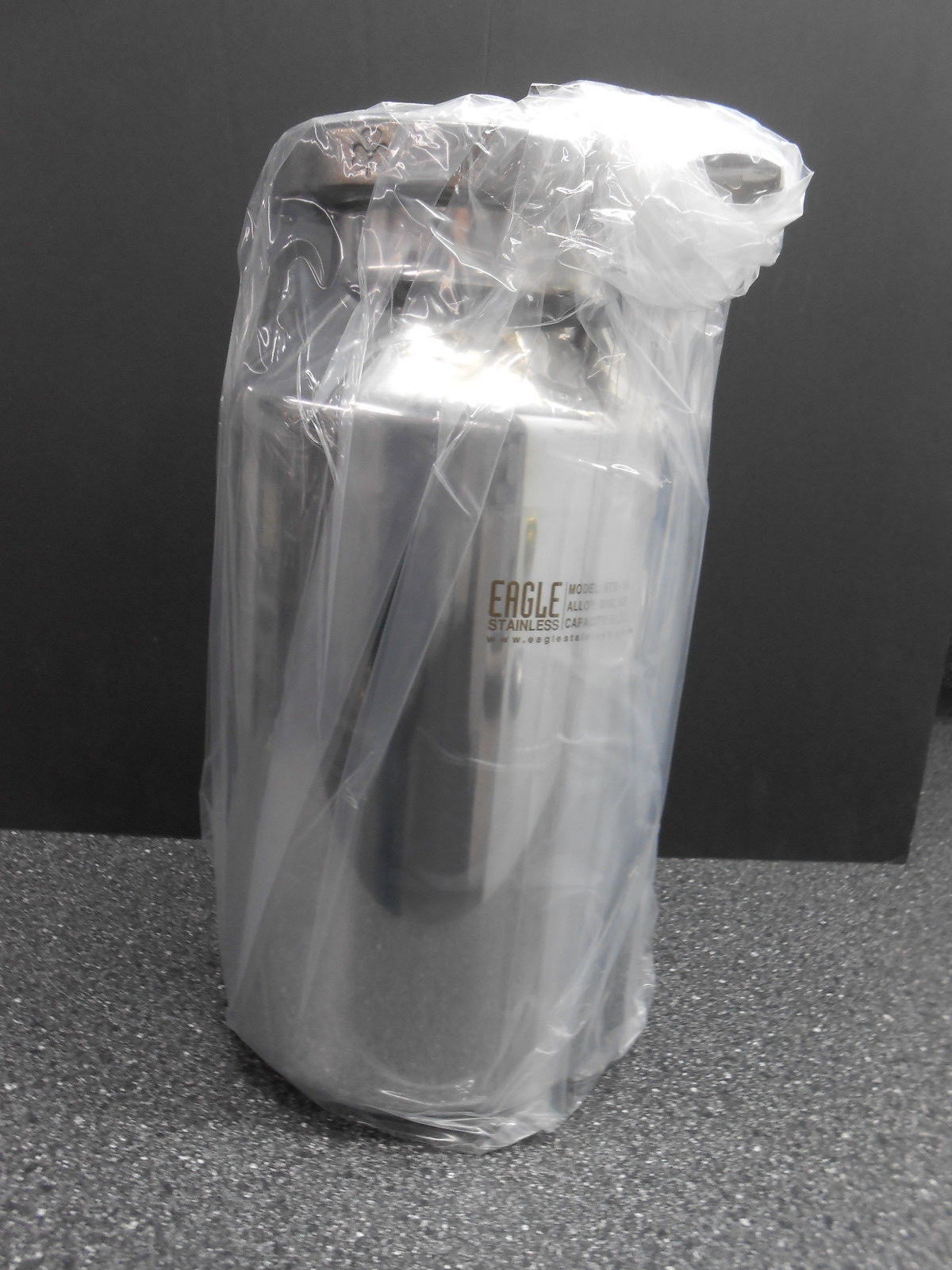 NEW EAGLE STAINLESS STEEL 5 LITER BOTTLE BTB-16 4" TRI-CLOVER CLAMP WITH CAP
