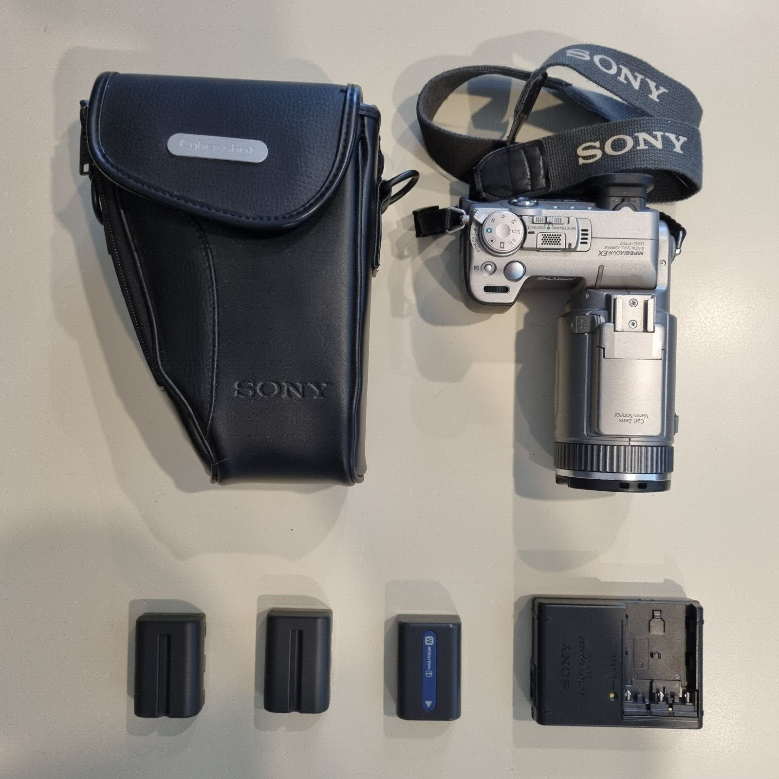 Sony DSCF707 Cyber-shot 5MP Digital Camera Working Tested!