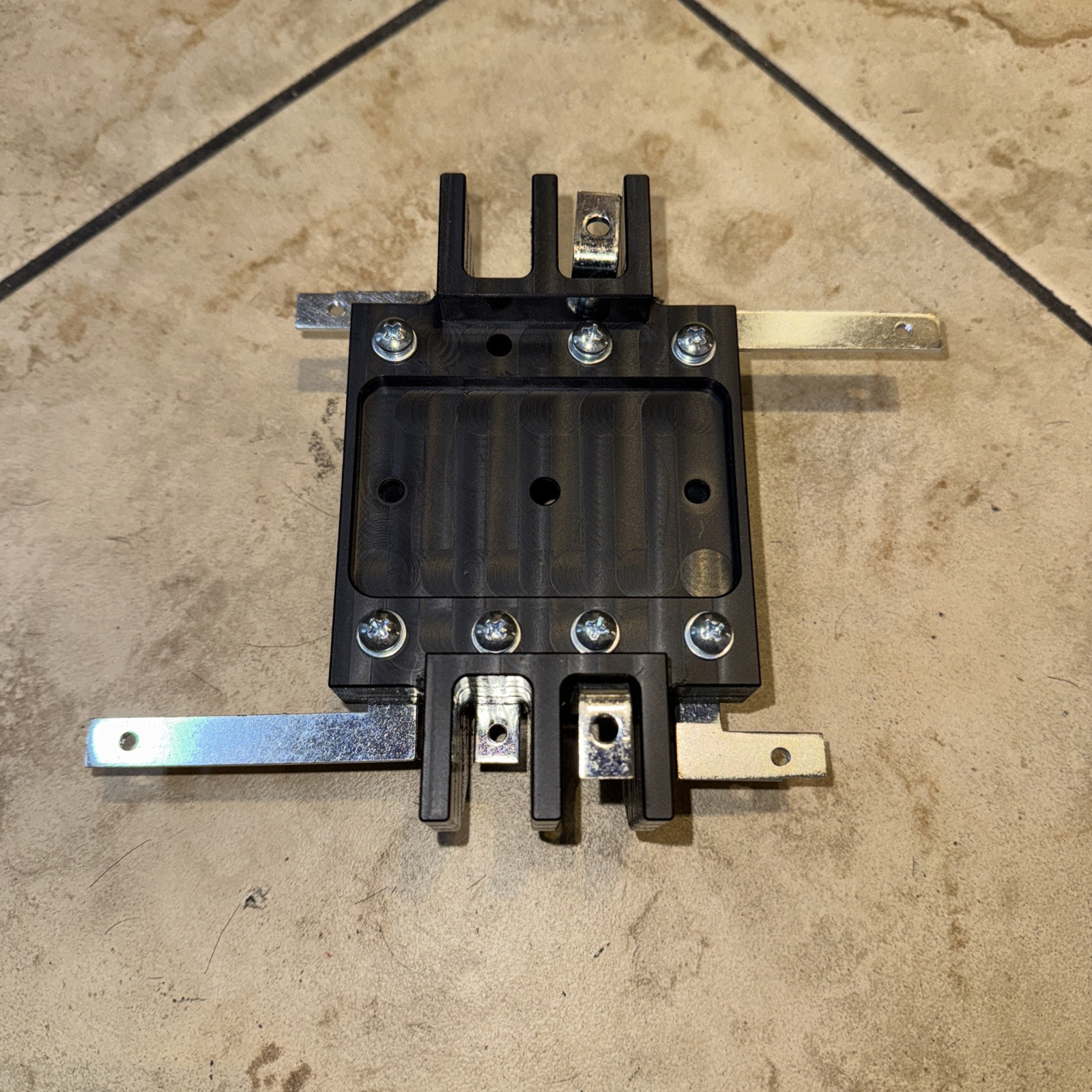 CROUSE HINDS OR MURRAY METER SOCKET 100A 7 JAW.