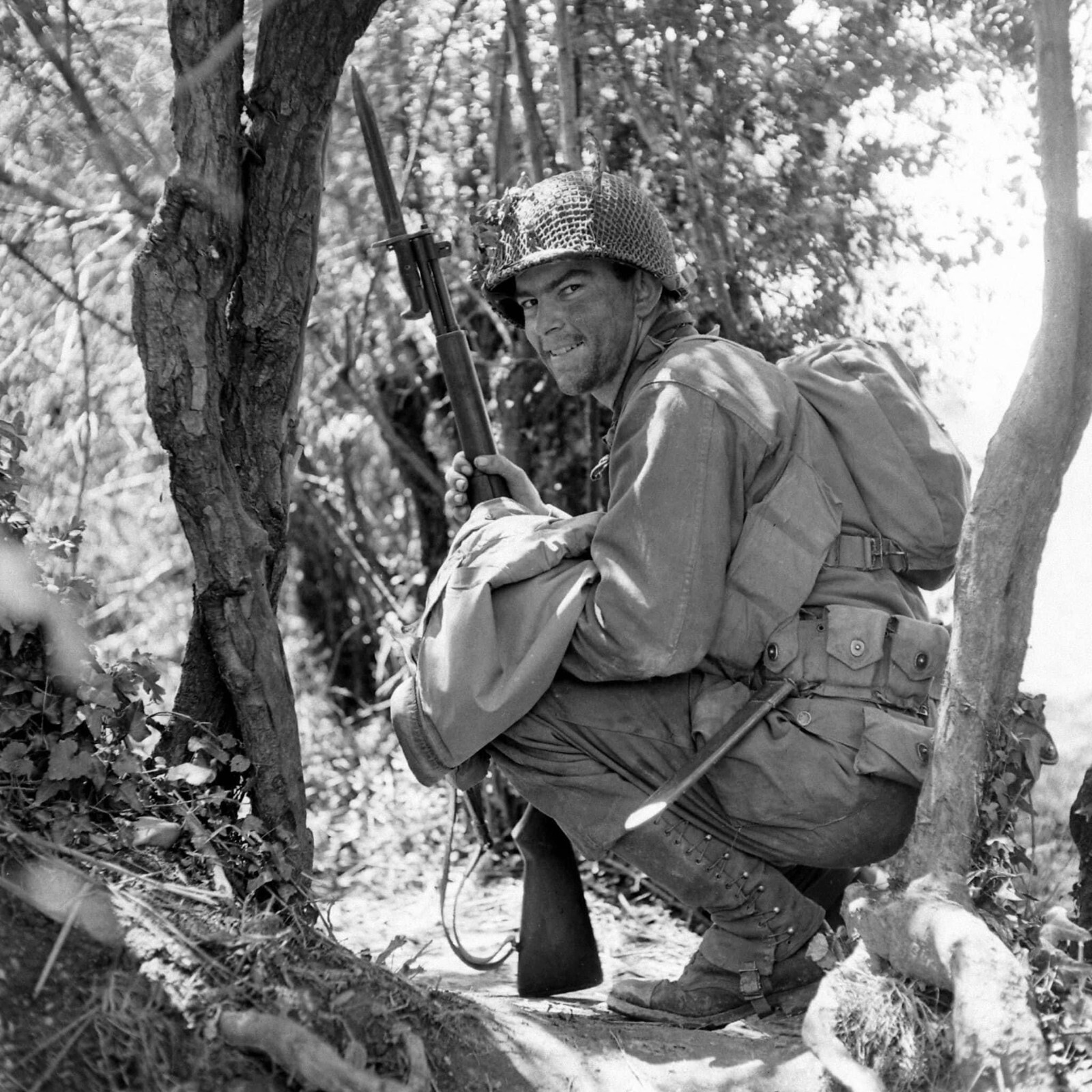 WW2 WWII Photo World War Two / US Army Soldiers in Action Normandy July 1944