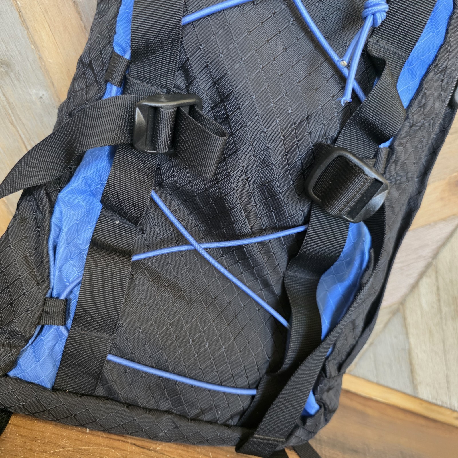 Eddie Bauer Hydration Backpack Pack Adjustable Hiking Outdoors Blue & Black