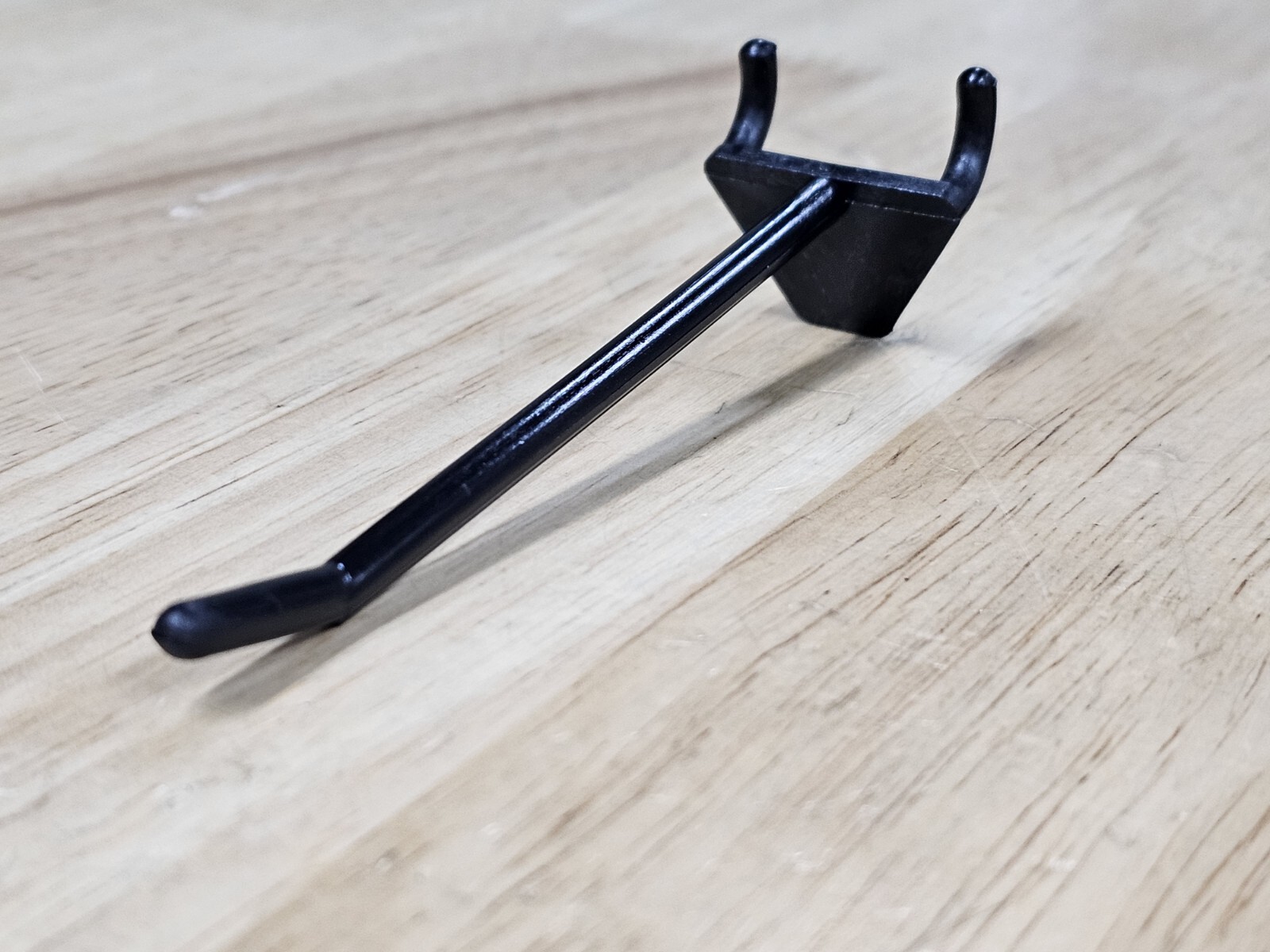 4 Inch Black Plastic Peg Hooks For 1/8'" & 1/4" Pegboard (1000 Pcs)
