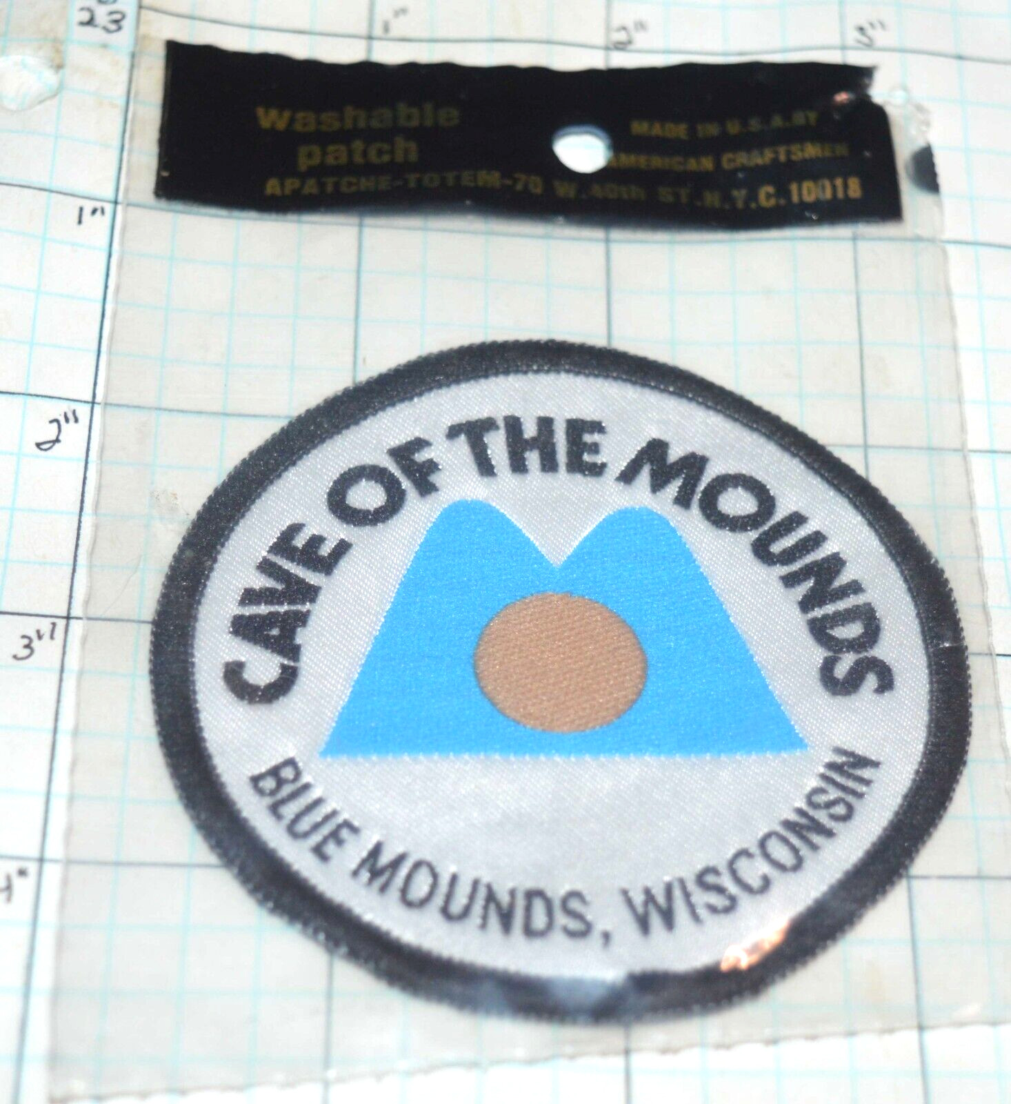 CAVE OF THE MOUNDS BLUE MOUNDS WISCONSIN WOVEN NIP SOUVENIR PATCH