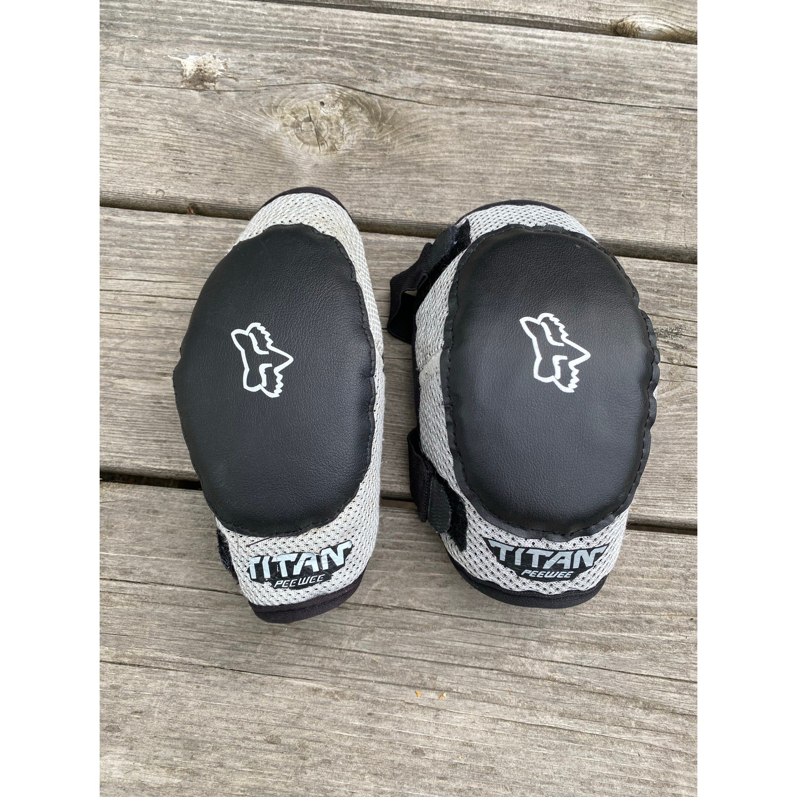 Fox peewee elbow guards pads small medium ages 3-5 biking skateboarding scooters