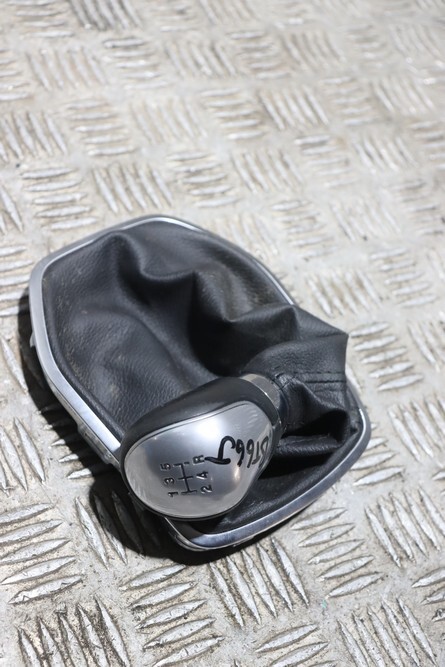 FIESTA MK7 ST-LINE 1.0 ECOBOOST EURO6 5SP MAN GAITER KNOB(SEE PHOTO)13-17 BT66J