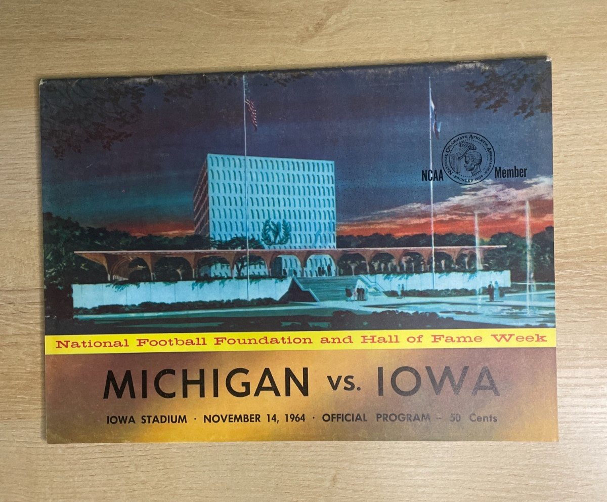 Vintage Iowa Vs. Michigan November 14, 1964 Official Football Program B3405
