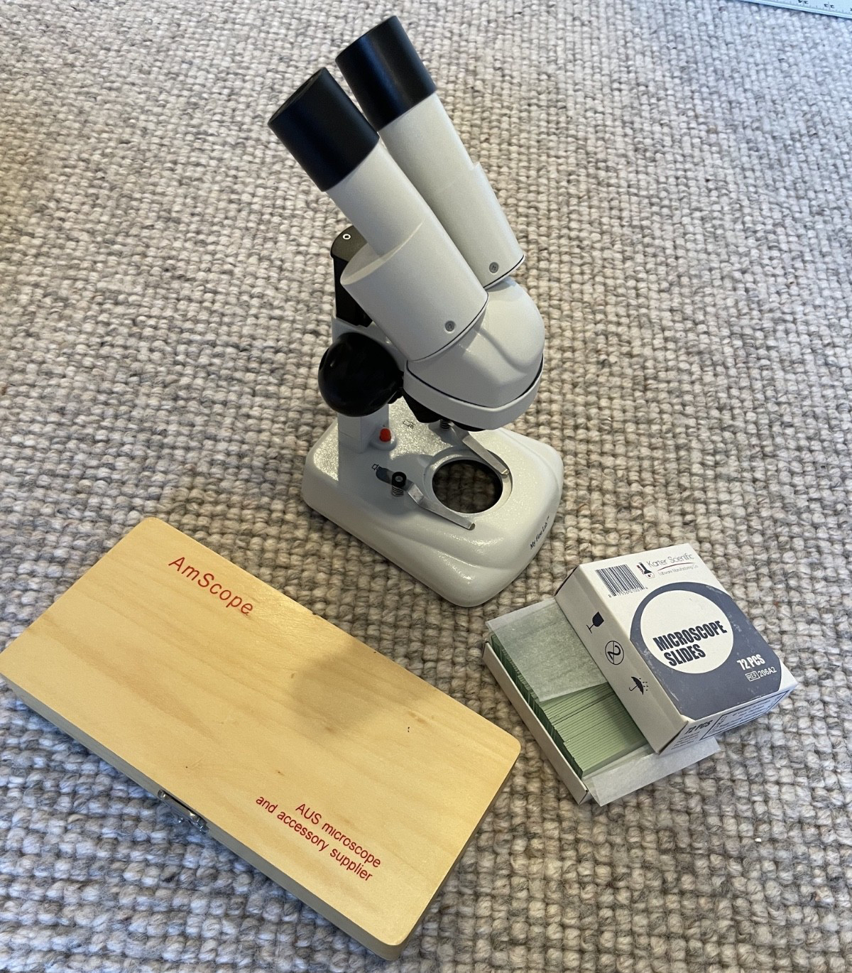 Kids My First Lab i-explore SMD-04 Microscope 20x Zoom + AmScope 50 SpeciSlides