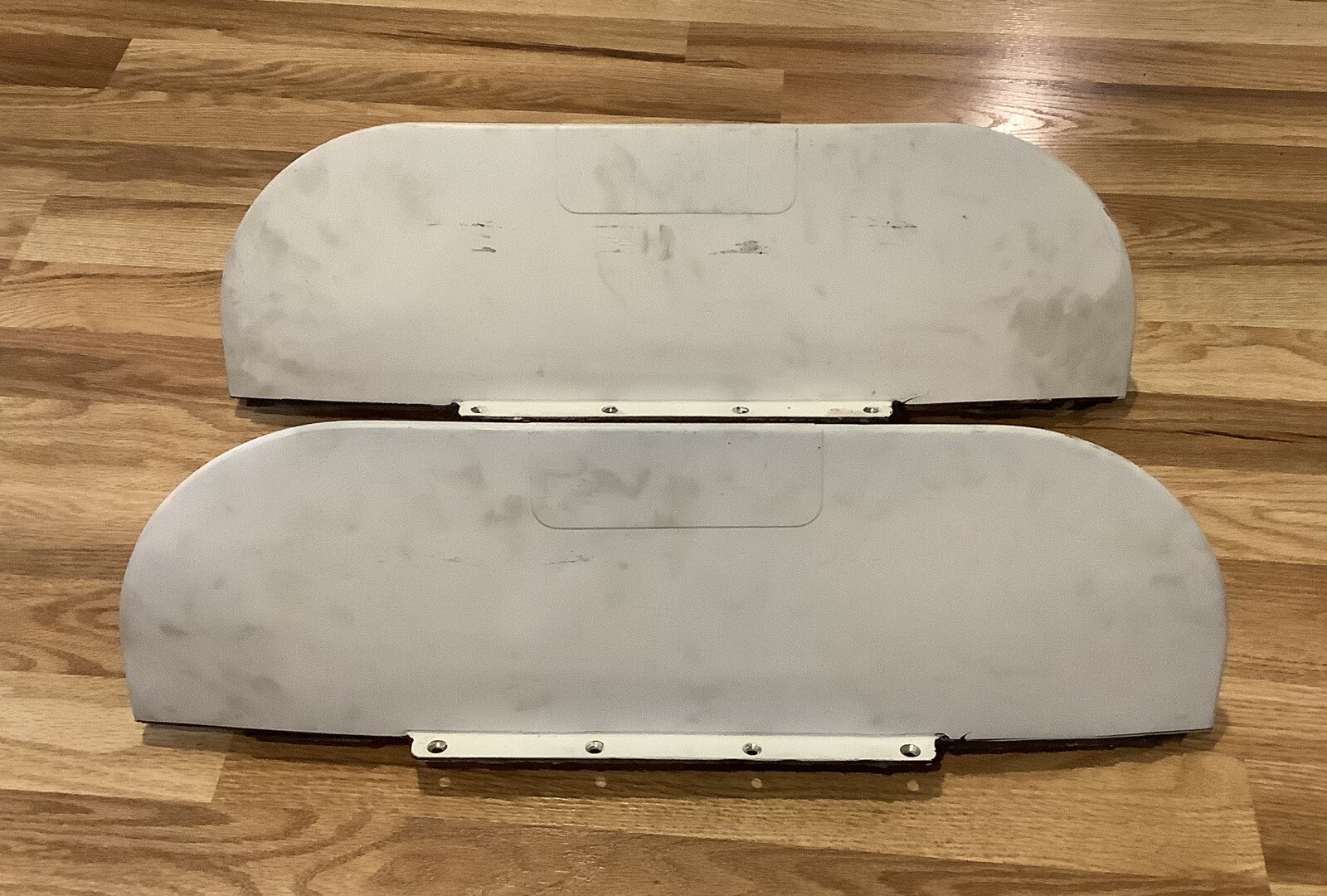 Pair of Balanced loop navigation antennas DM N4-33-3 (King Air) P/N 100-384125-3