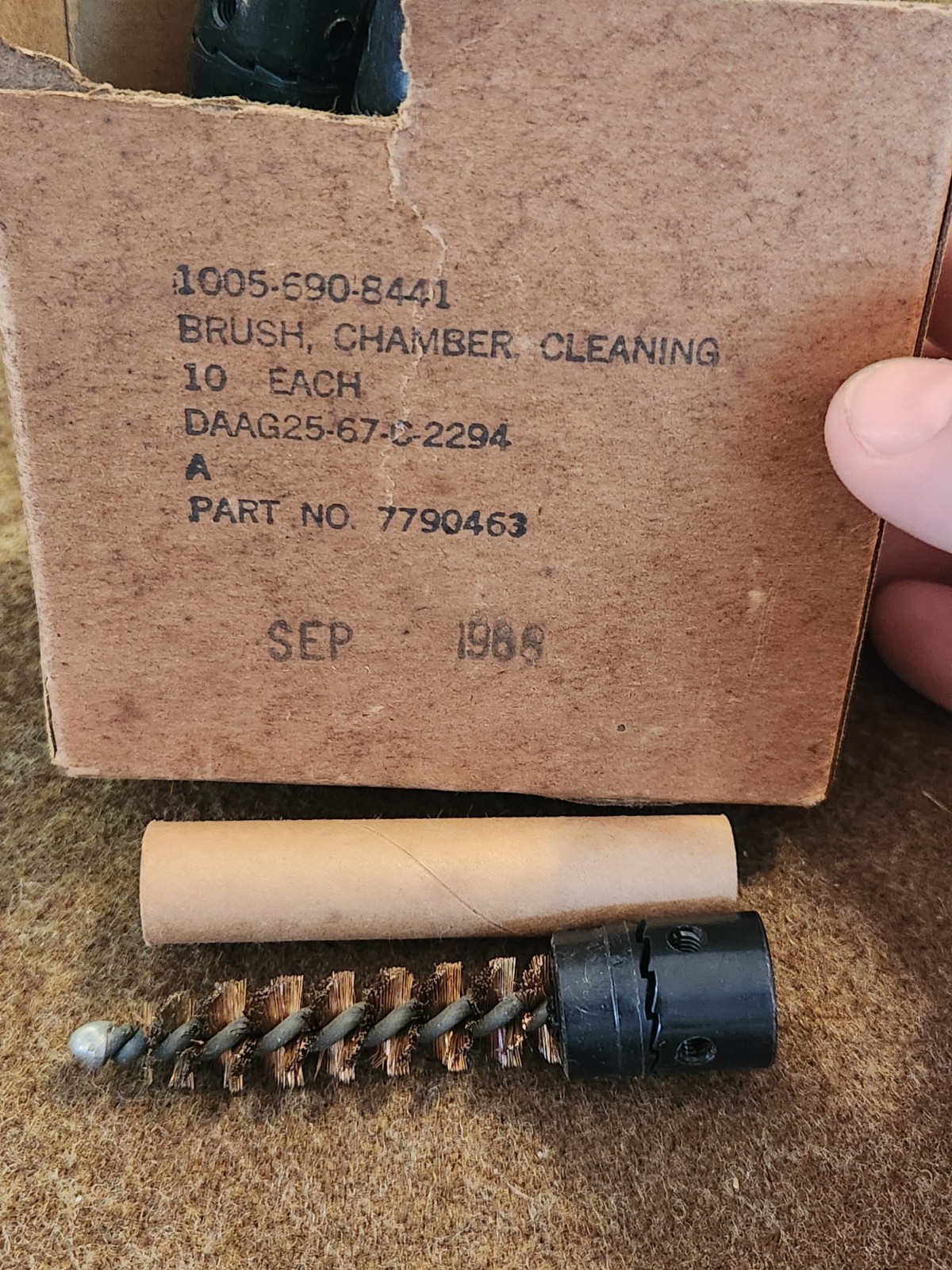 1 pc: USGI .308 / 7.62 Chamber Cleaning Brush. Original Vietnam Era. NOS 1968