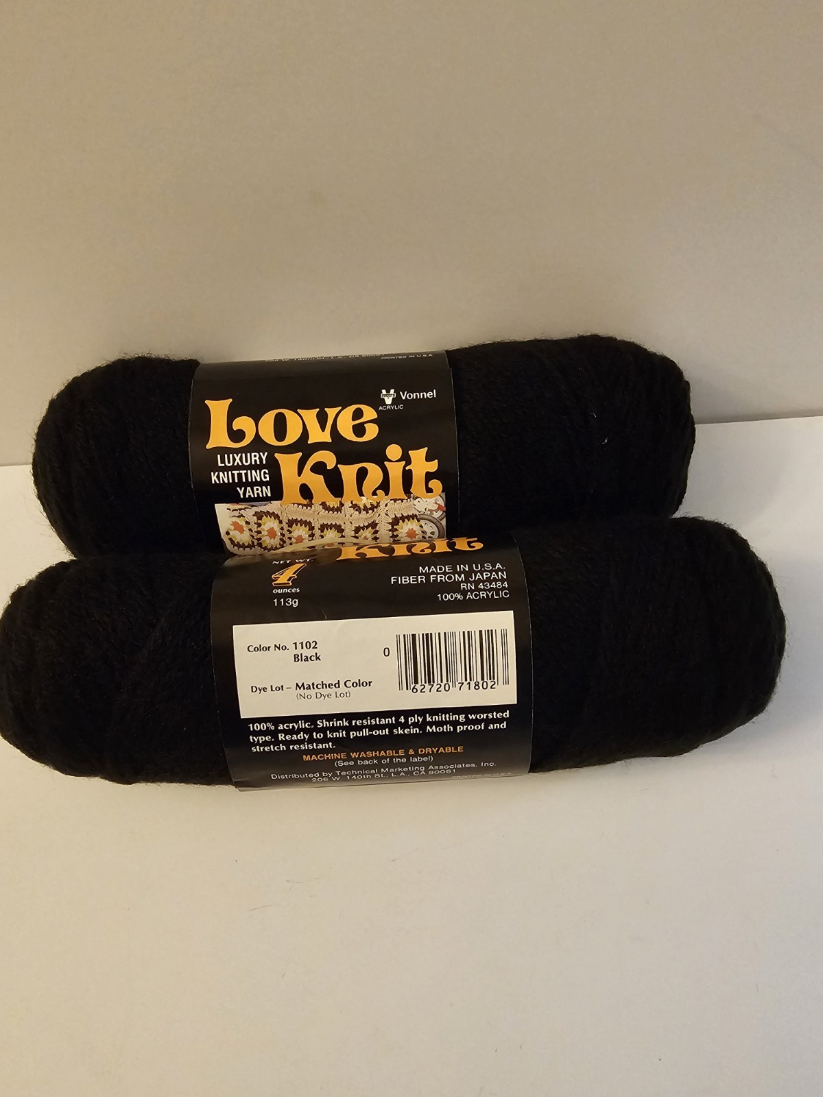 LOVE KNIT LUXURY YARN NO DYE LOT 4 oz. COLOR #1102 BLACK 100% ACRYLIC  NOS