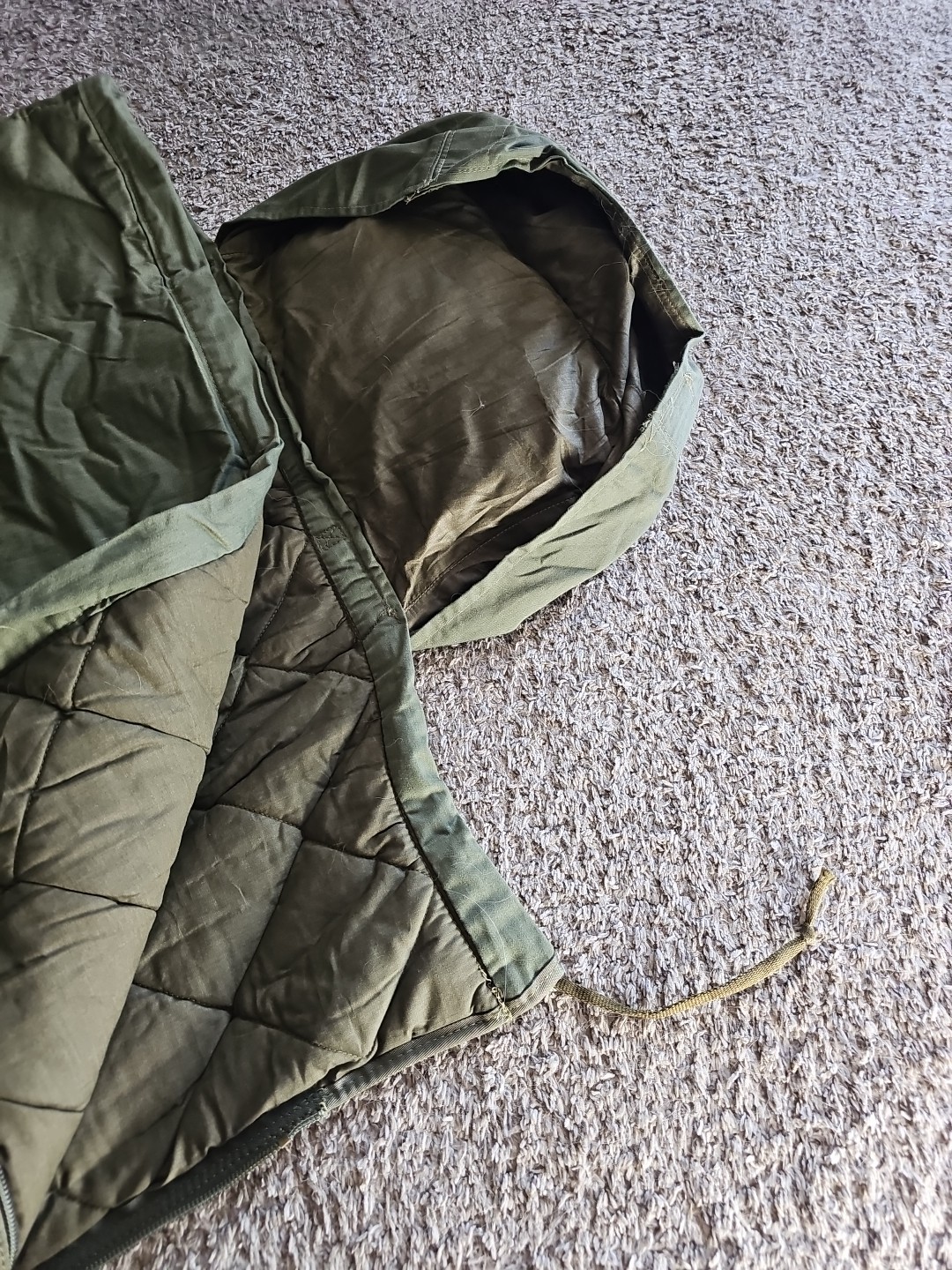 US Military Extreme Cold Weather Sleeping Bag With Padded Hood Army OD Green