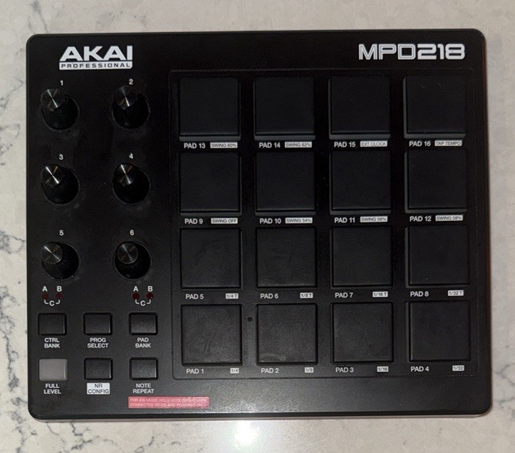 AKAI Professional MPD218 USB MIDI Controller With cable