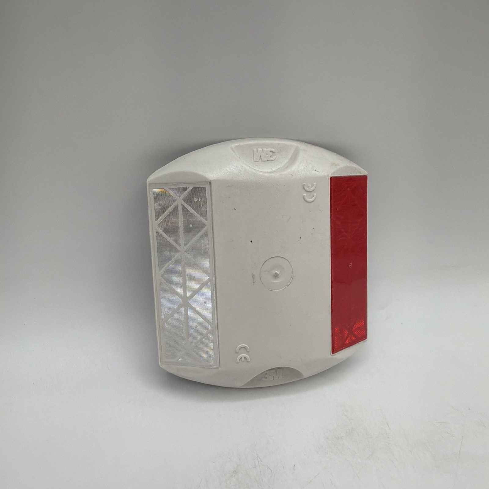 3M Raised Pavement Marker 290 Series Red & White 1 Pack