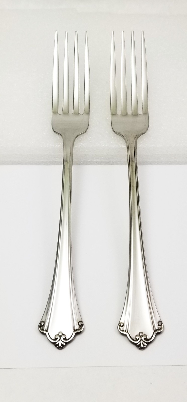 Oneida Deluxe Anticipation Stainless 2 Dinner Forks Free Ship